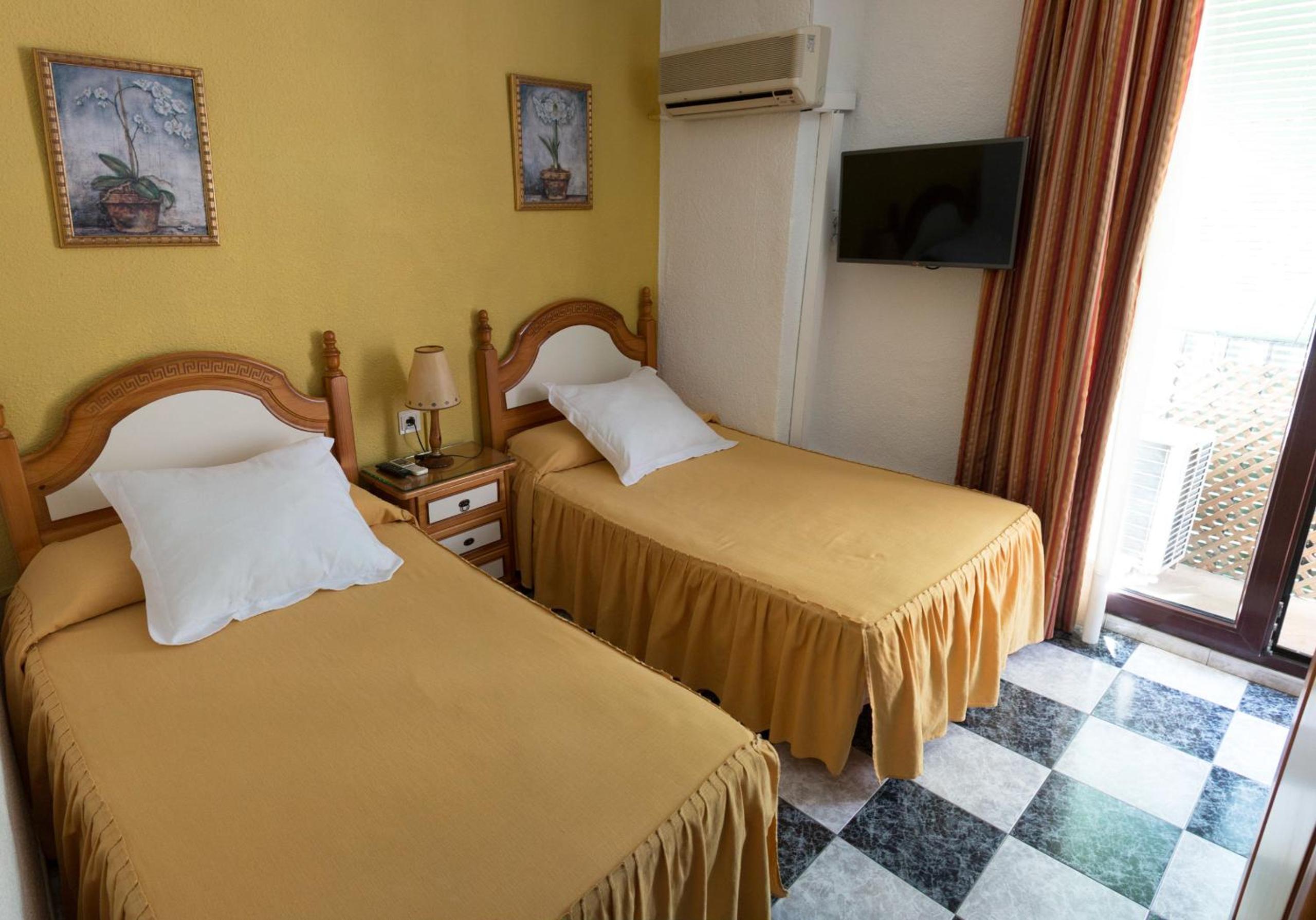 Habitación Doble o con Dos Camas con Baño Compartido