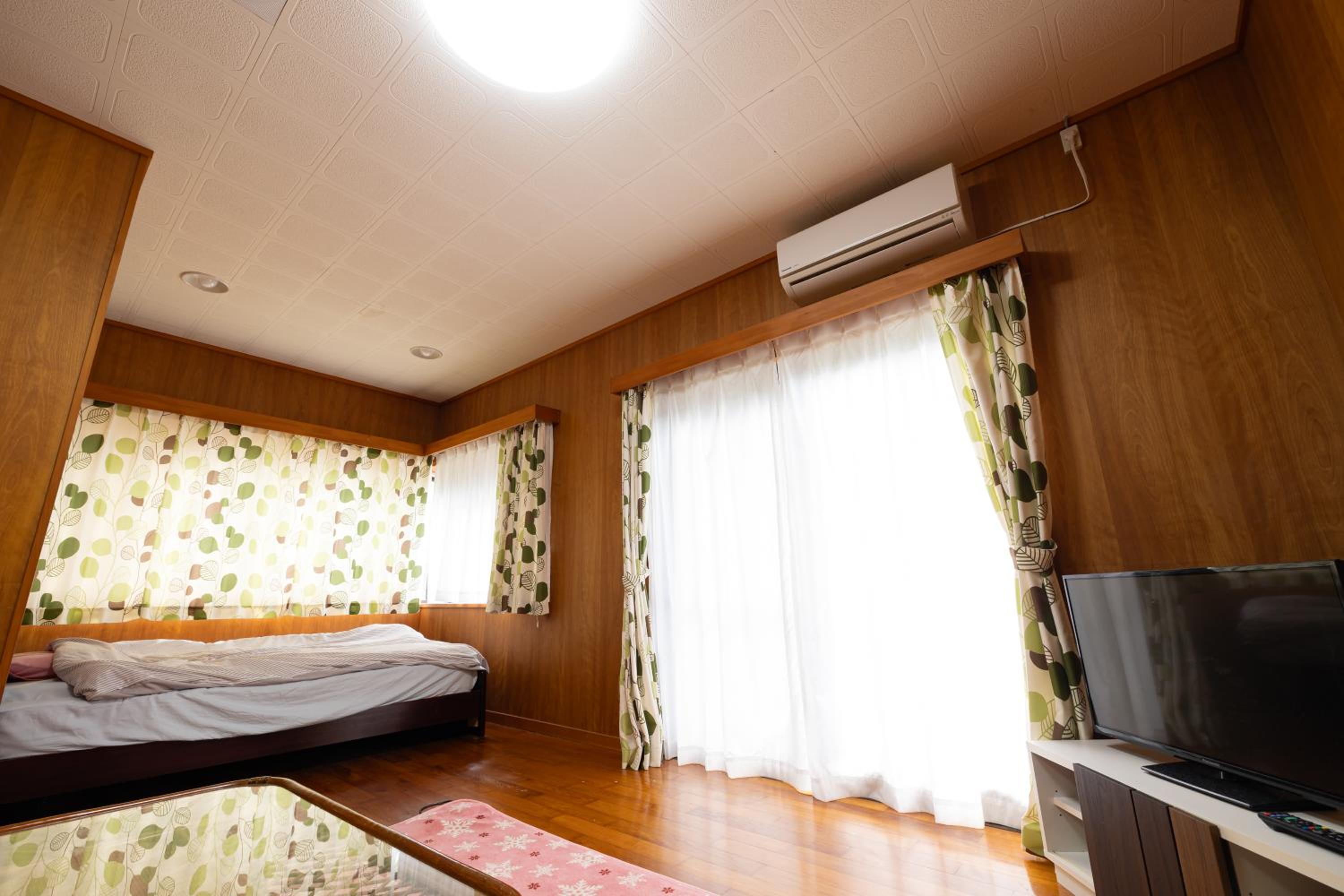 Four-Bedroom House photo 2