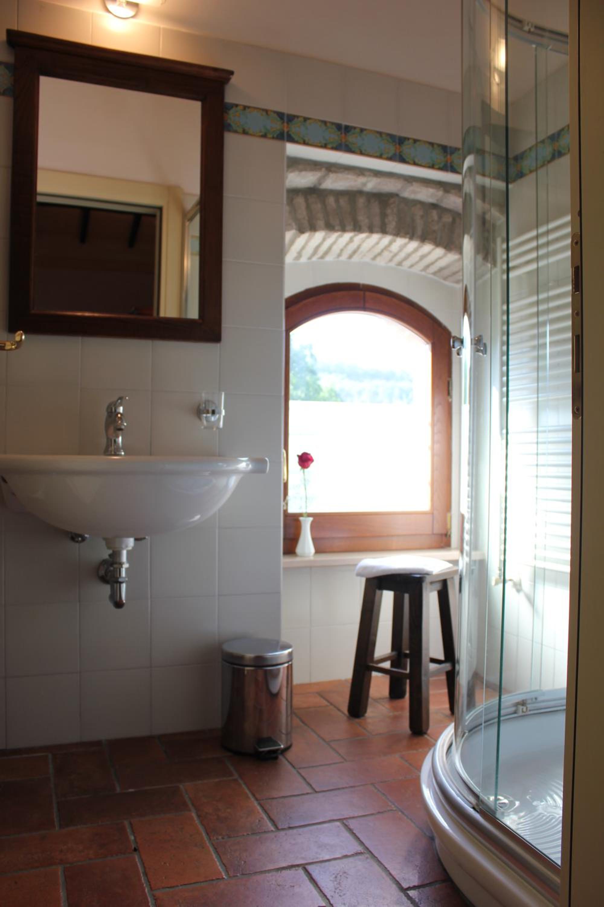 Quadruple Room - Photo 9