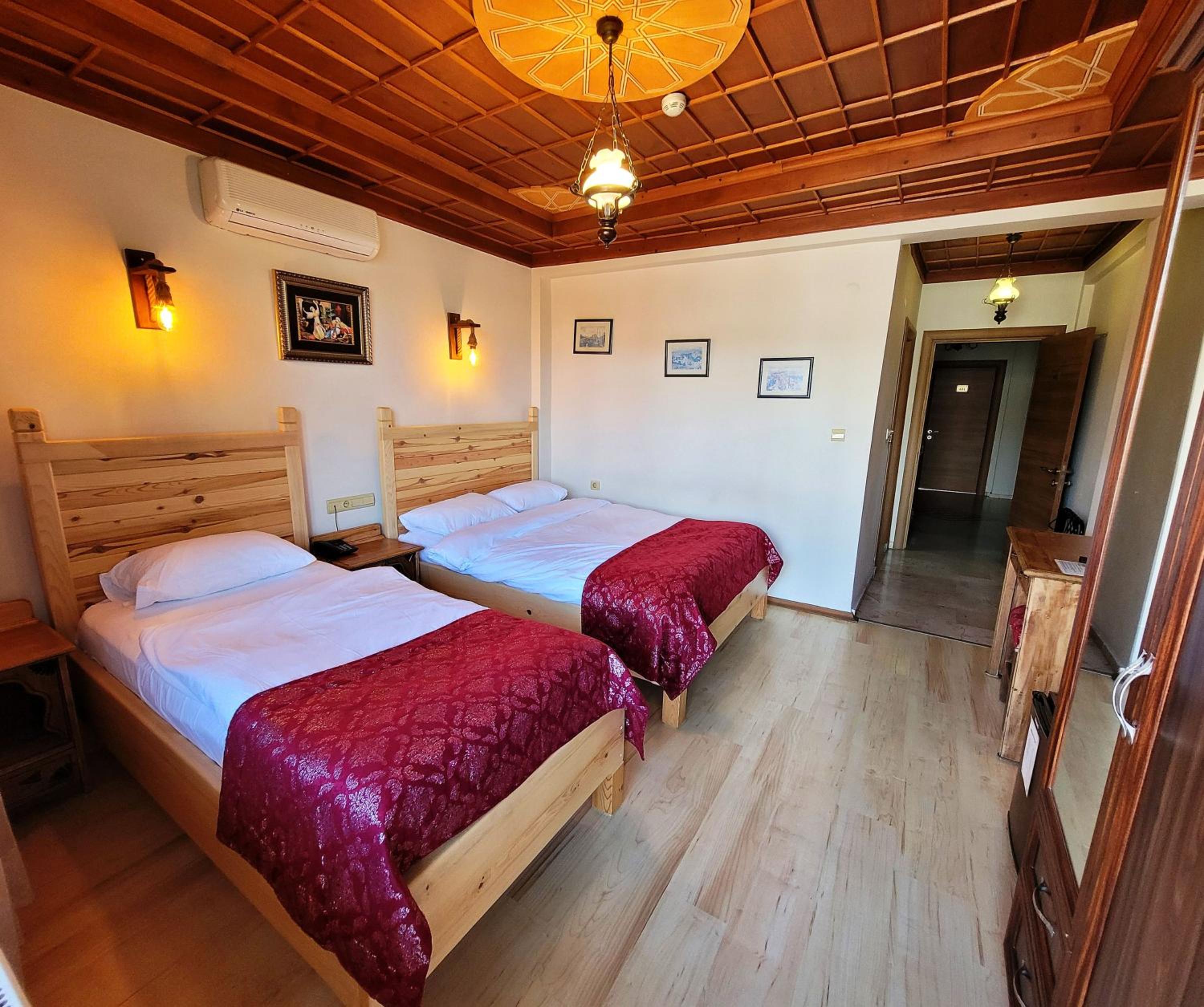 Superior Double or Twin Room with City View photo 2