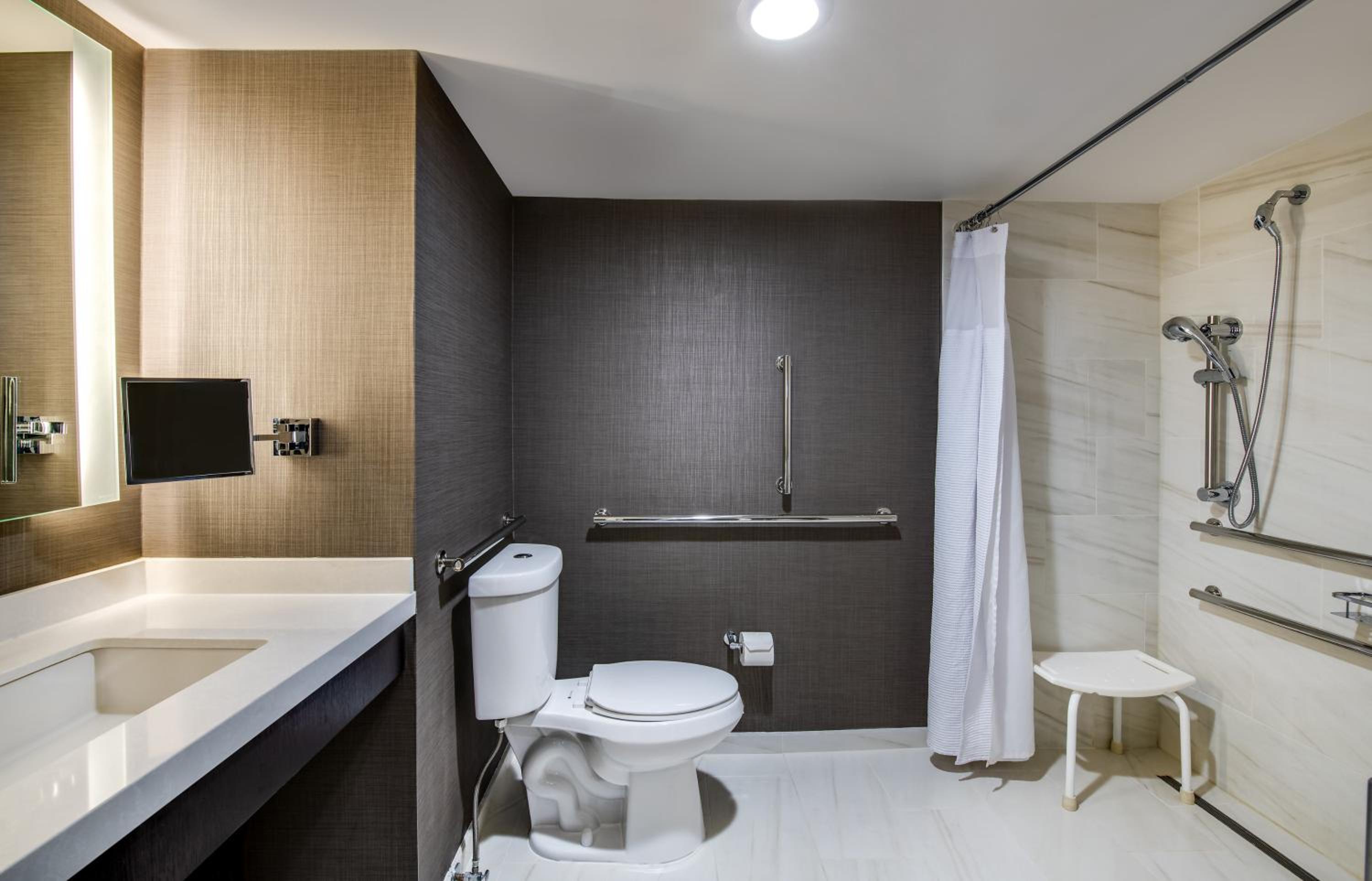 King Room - Mobility Access/Hearing Accessible - Photo 2