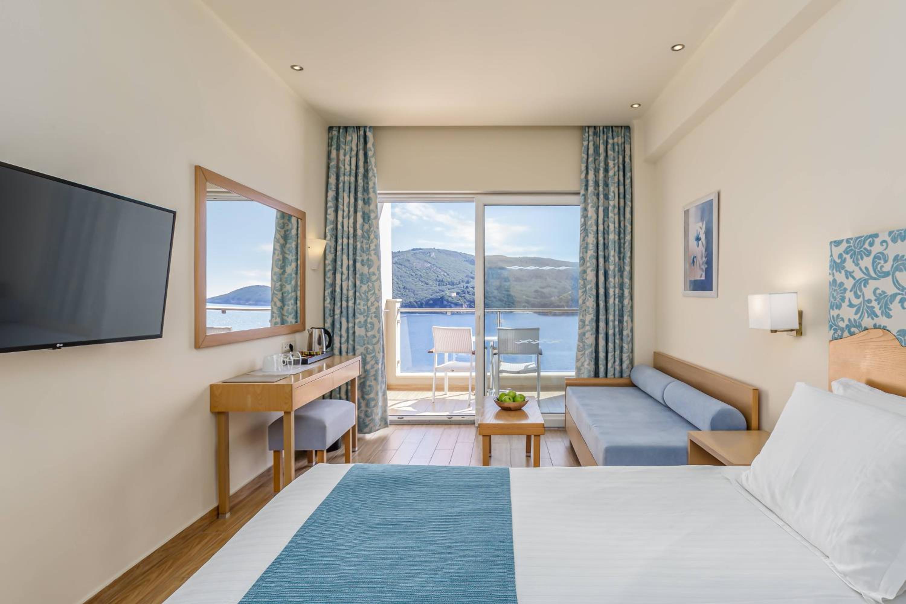 Superior East Side Open Sea View room - Photo 1