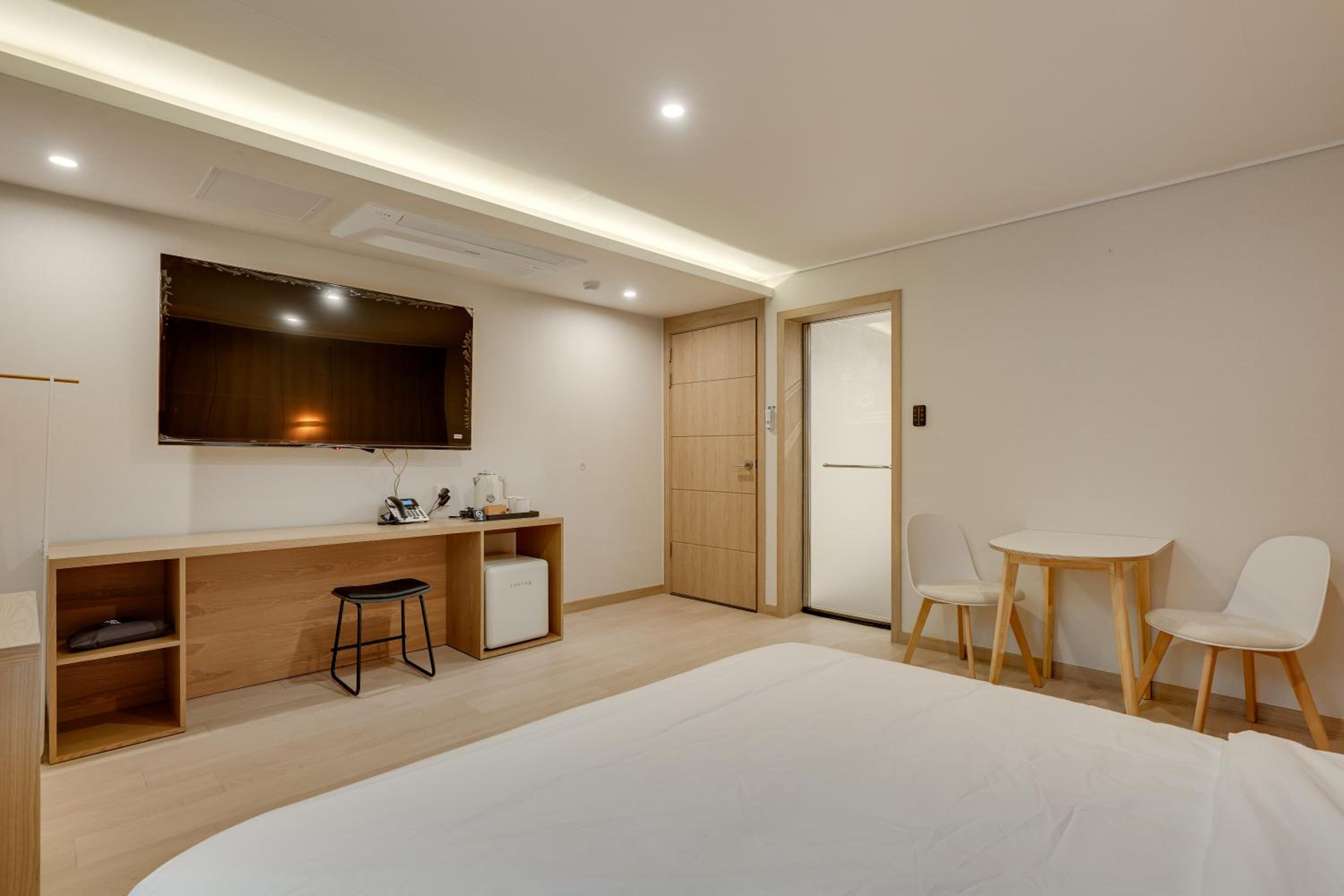 Standard Double Room - Photo 3
