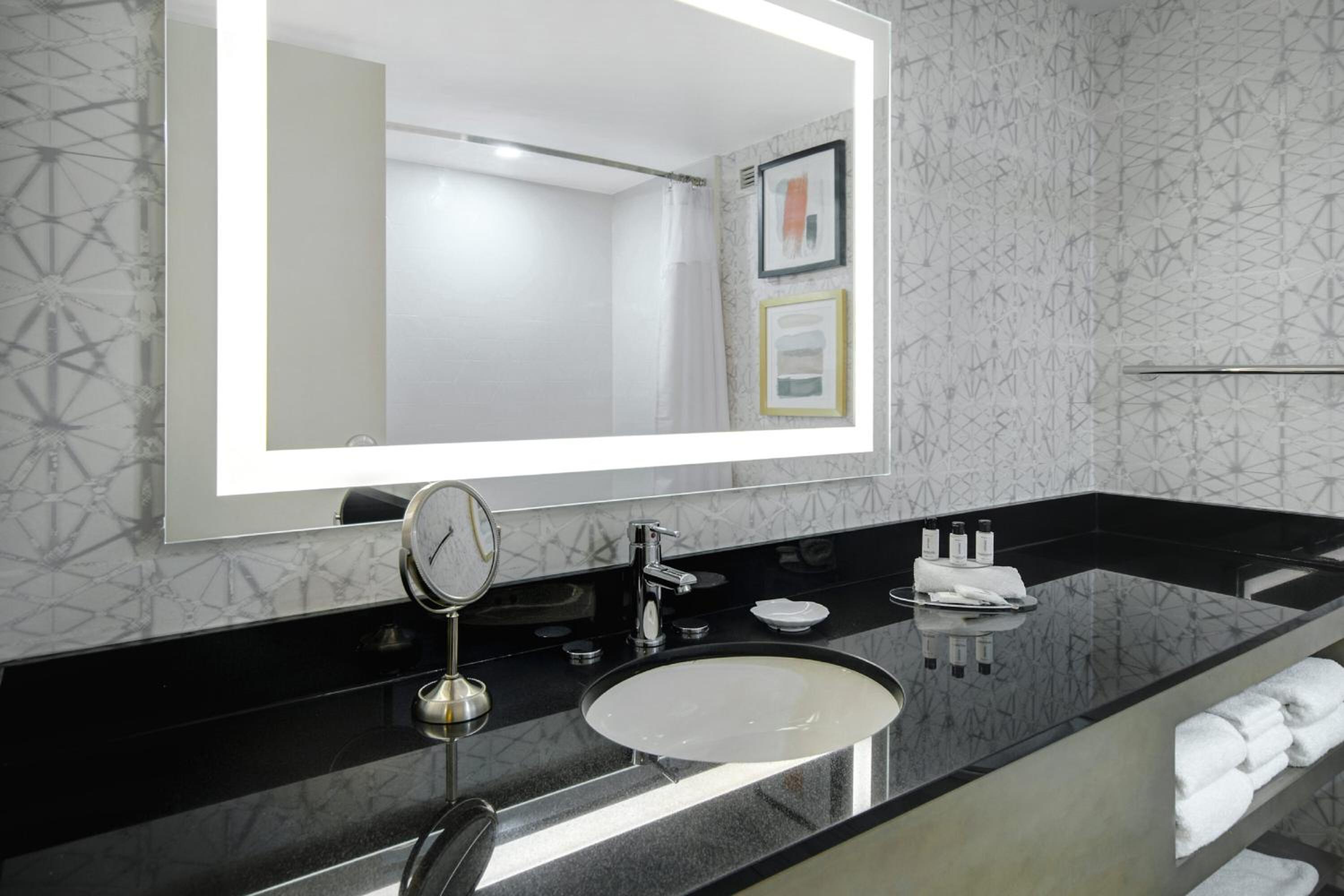 Standard King Room - Photo 3