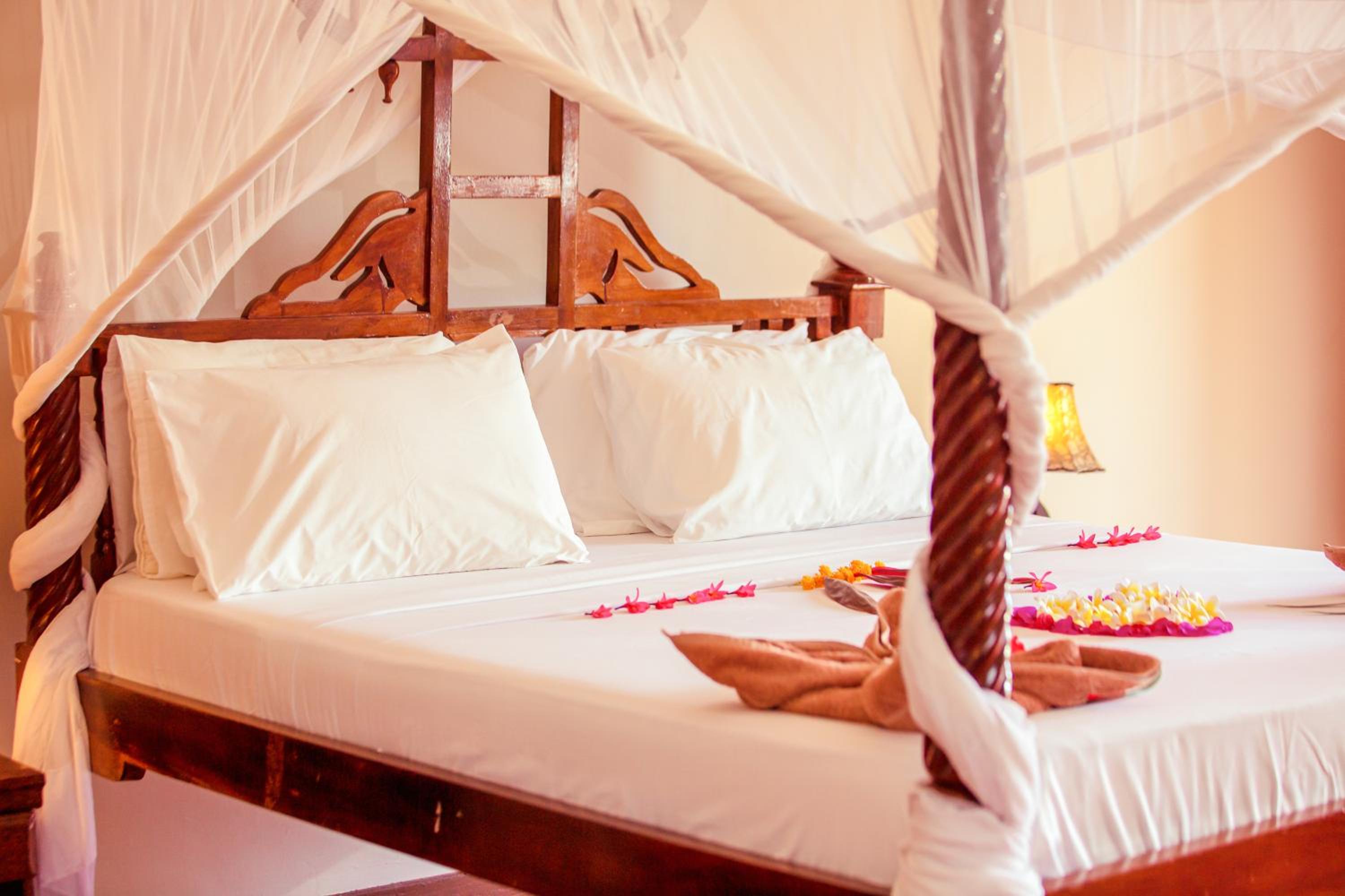 Standard Double Room - Photo 11