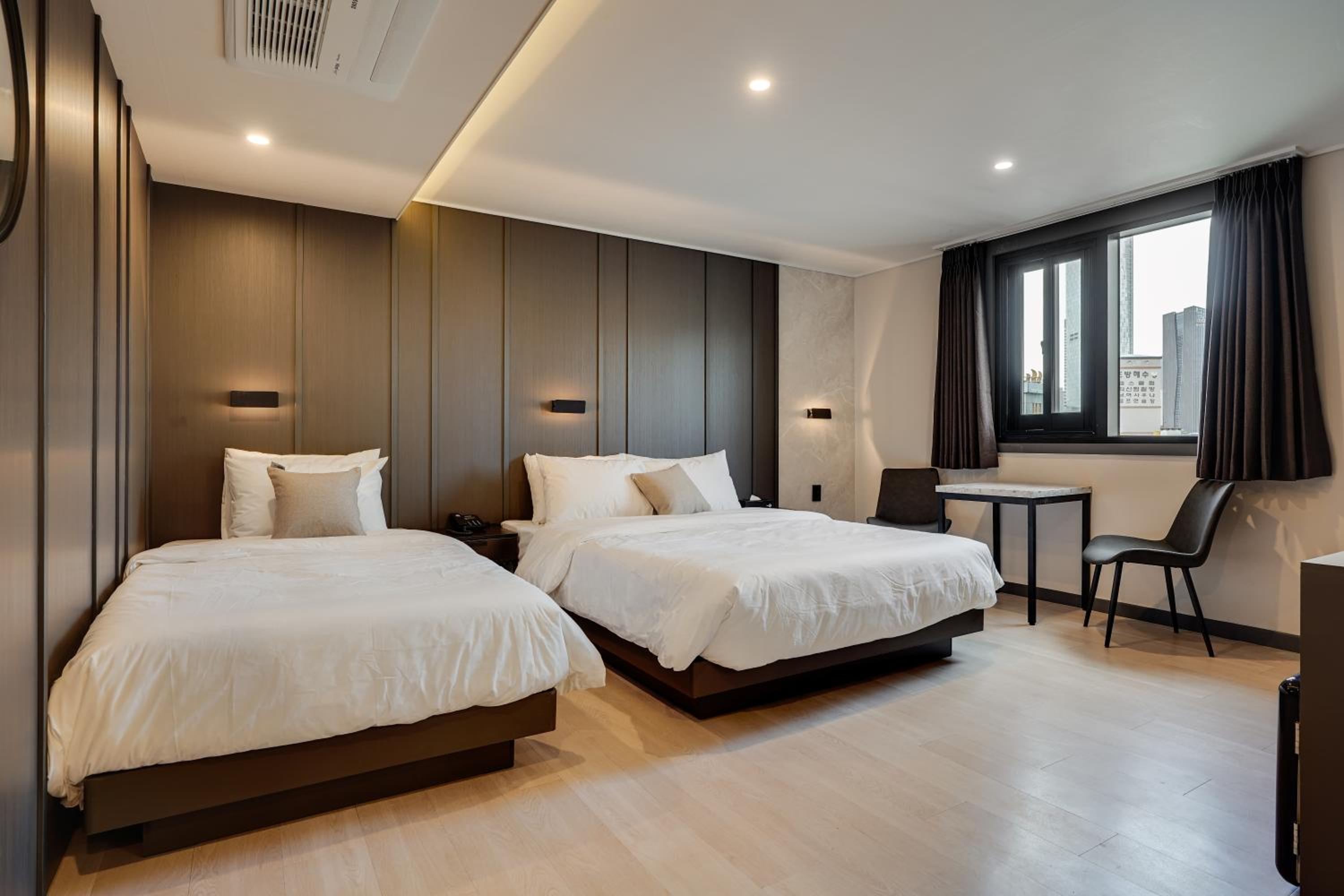 Deluxe Twin Room - Photo 1