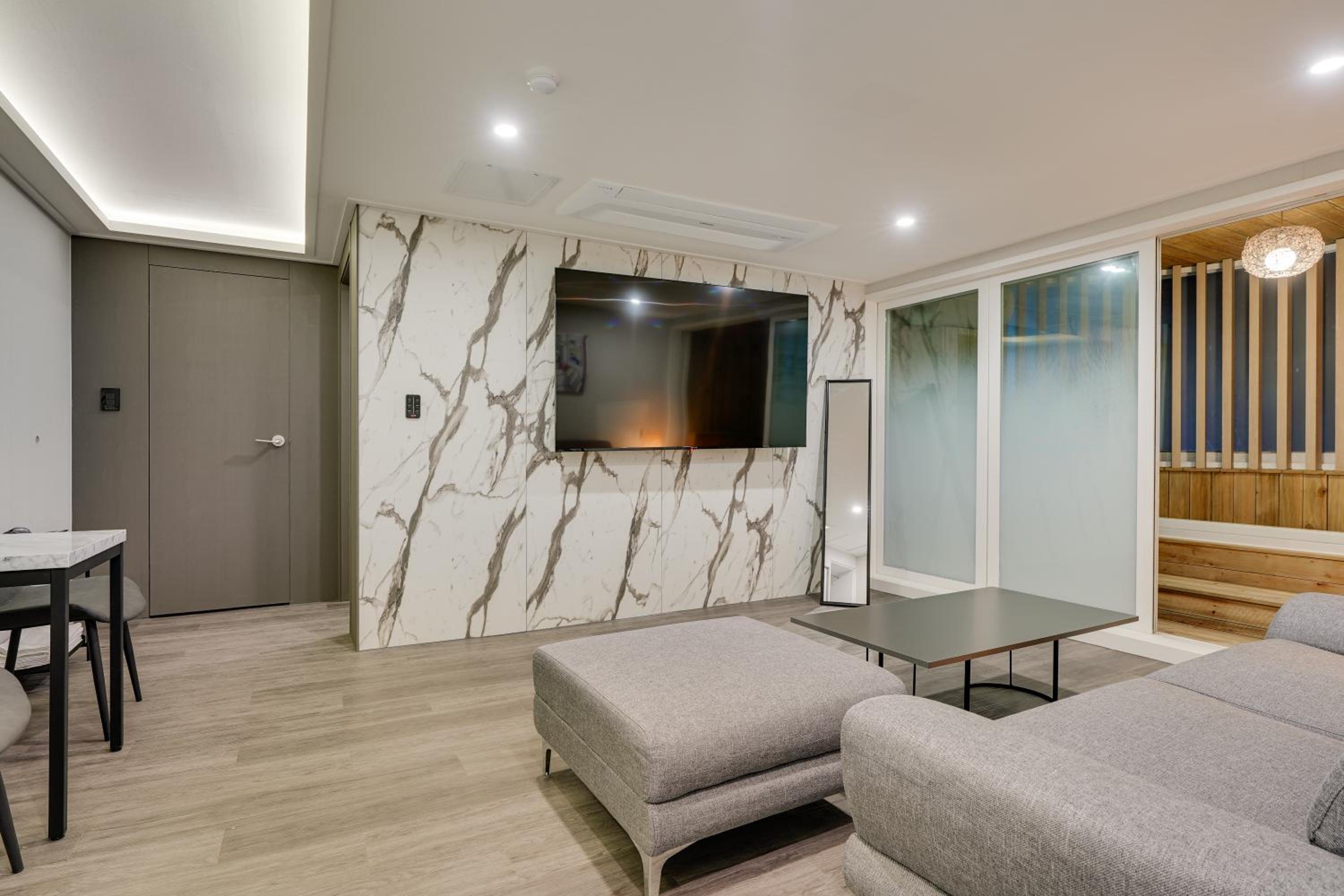Family Spa Room - Photo 5