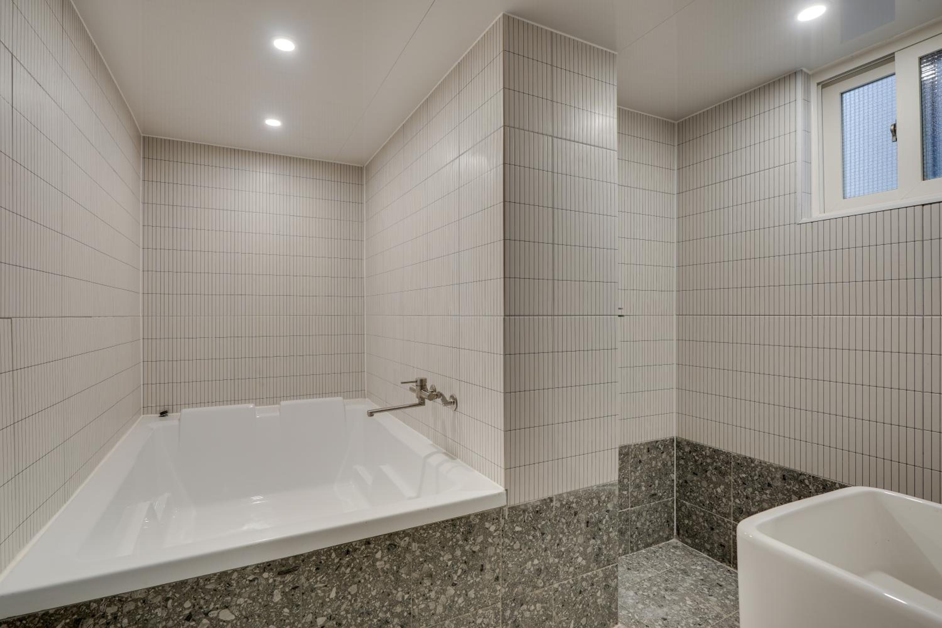 Family Spa Room - Photo 12