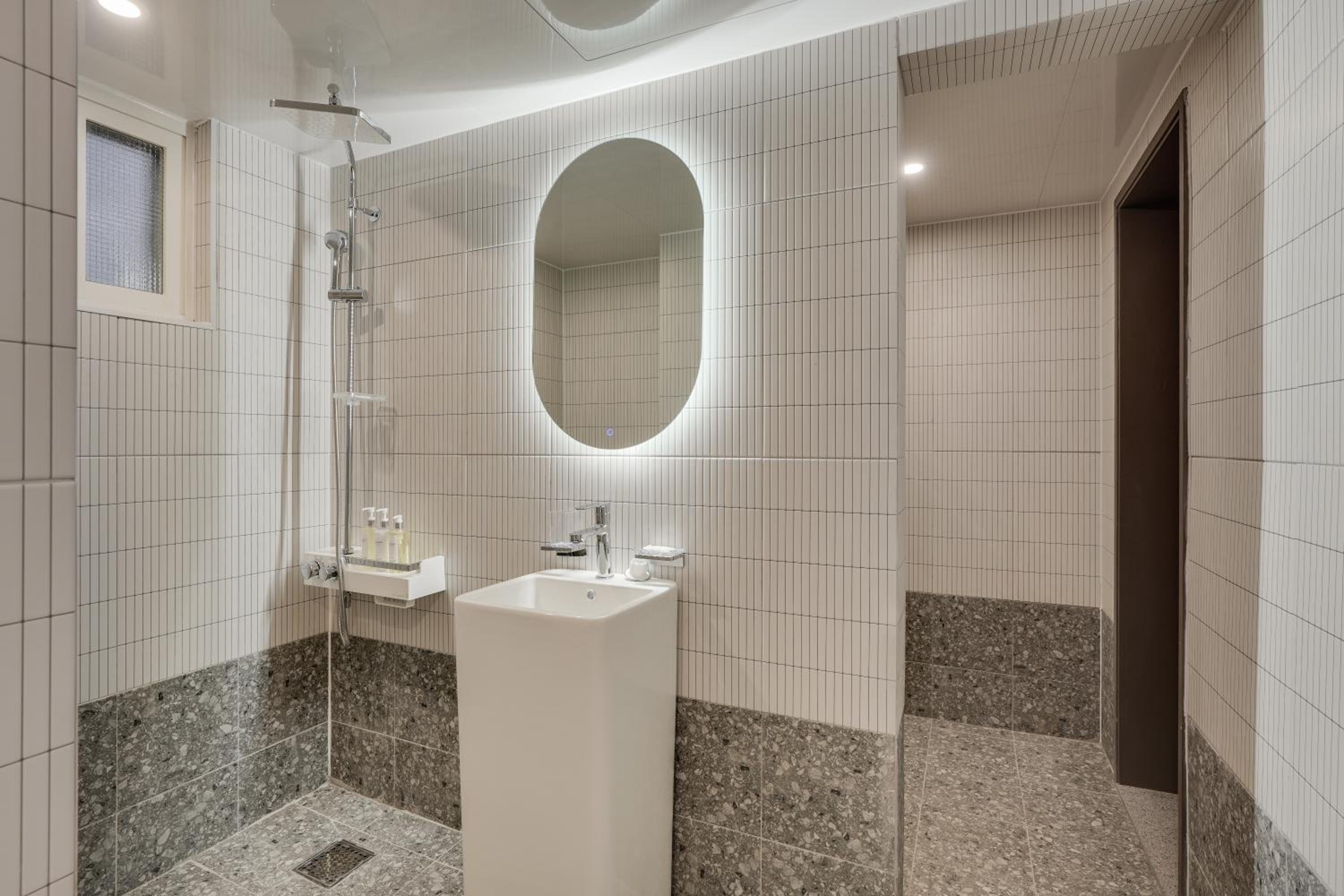 Family Spa Room - Photo 11