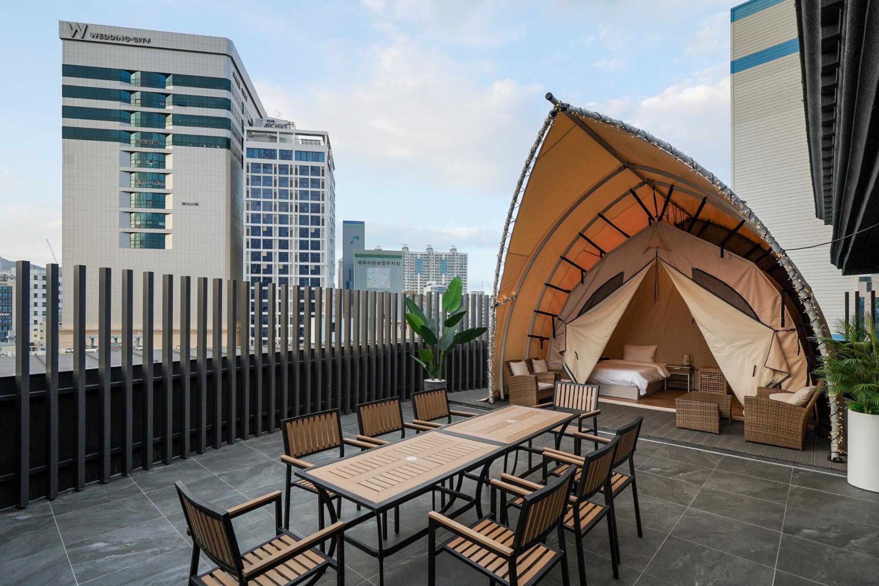 Glamping Party Room - Photo 7