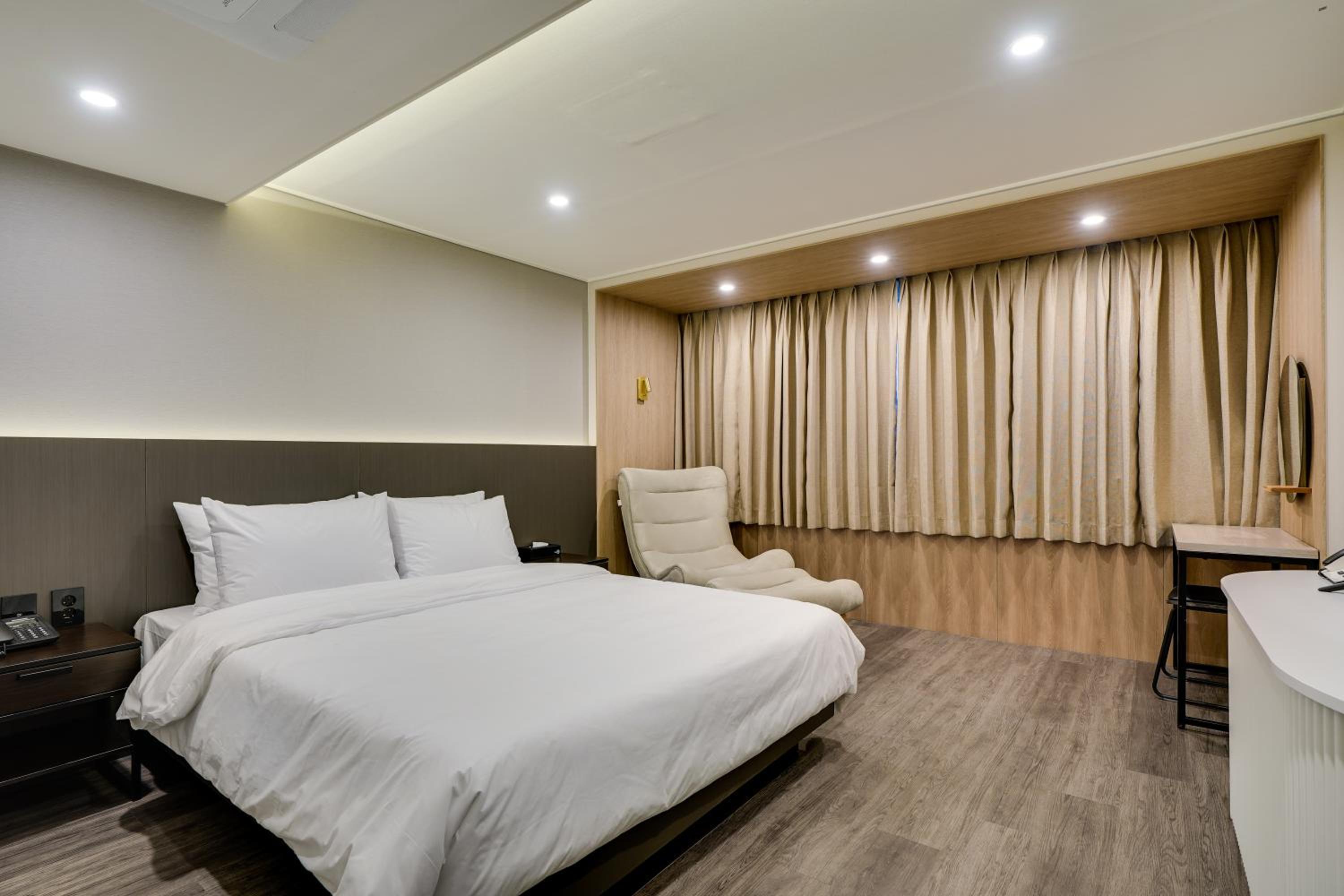 Family Spa Room - Photo 9