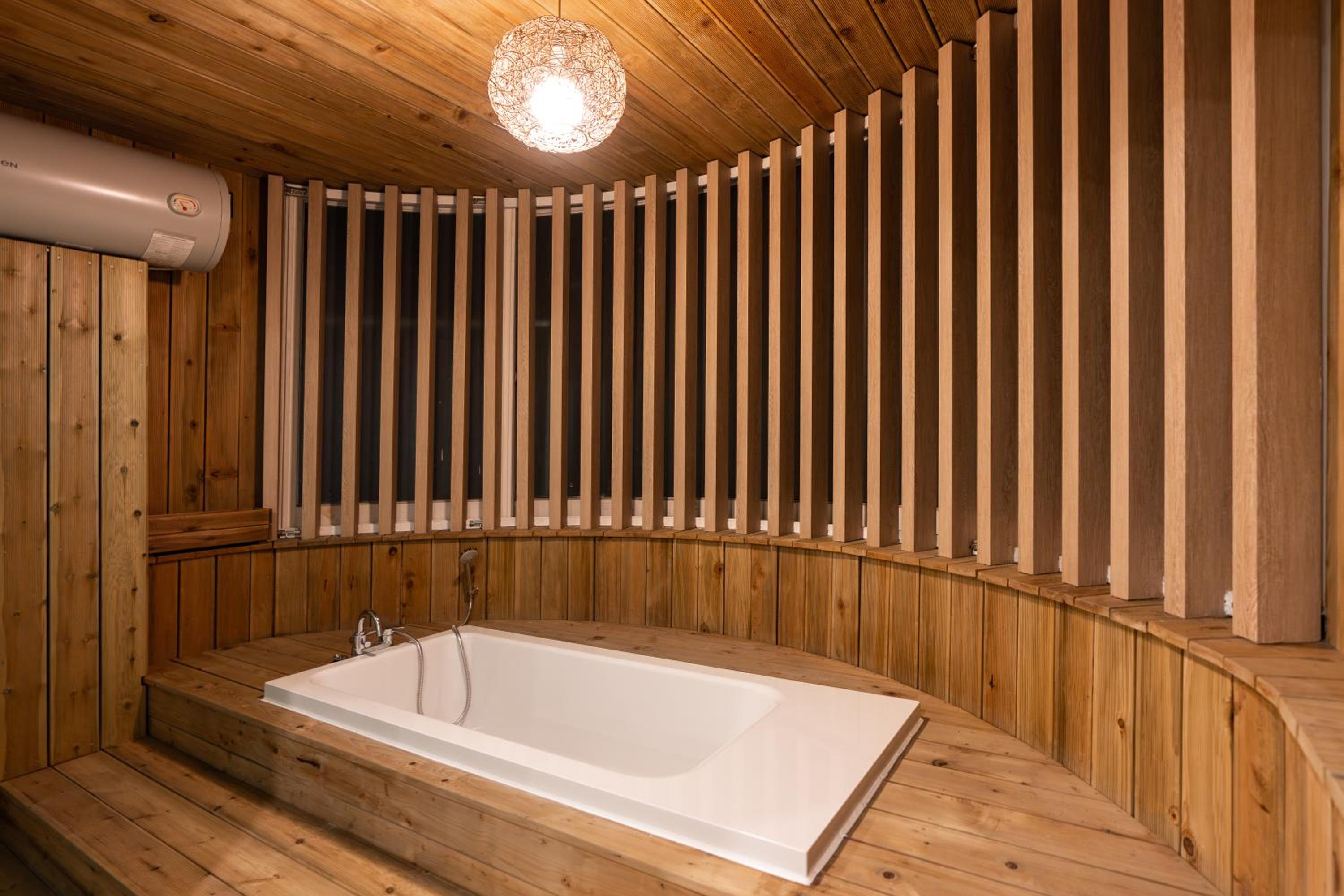 Family Spa Room - Photo 2