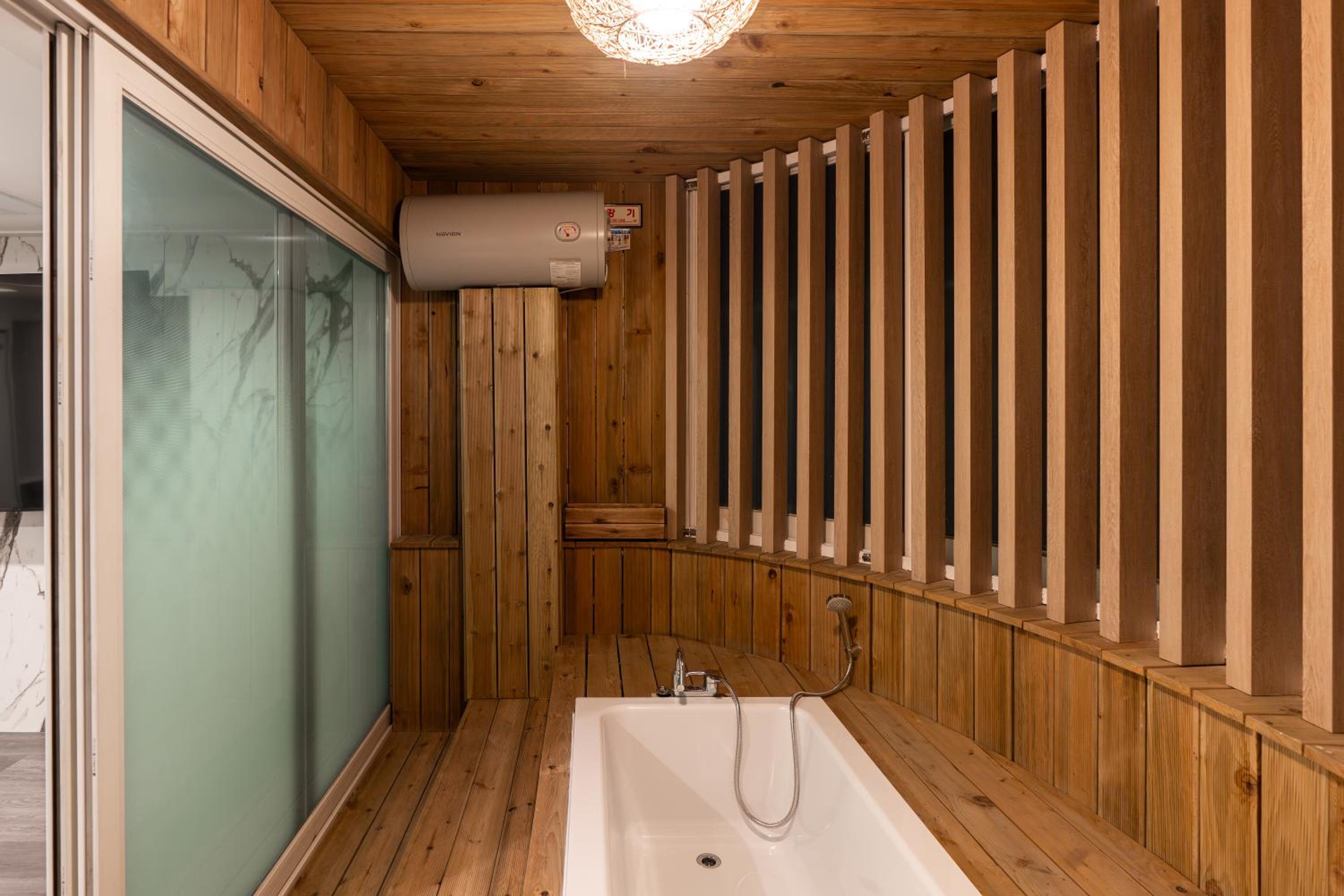 Family Spa Room - Photo 3