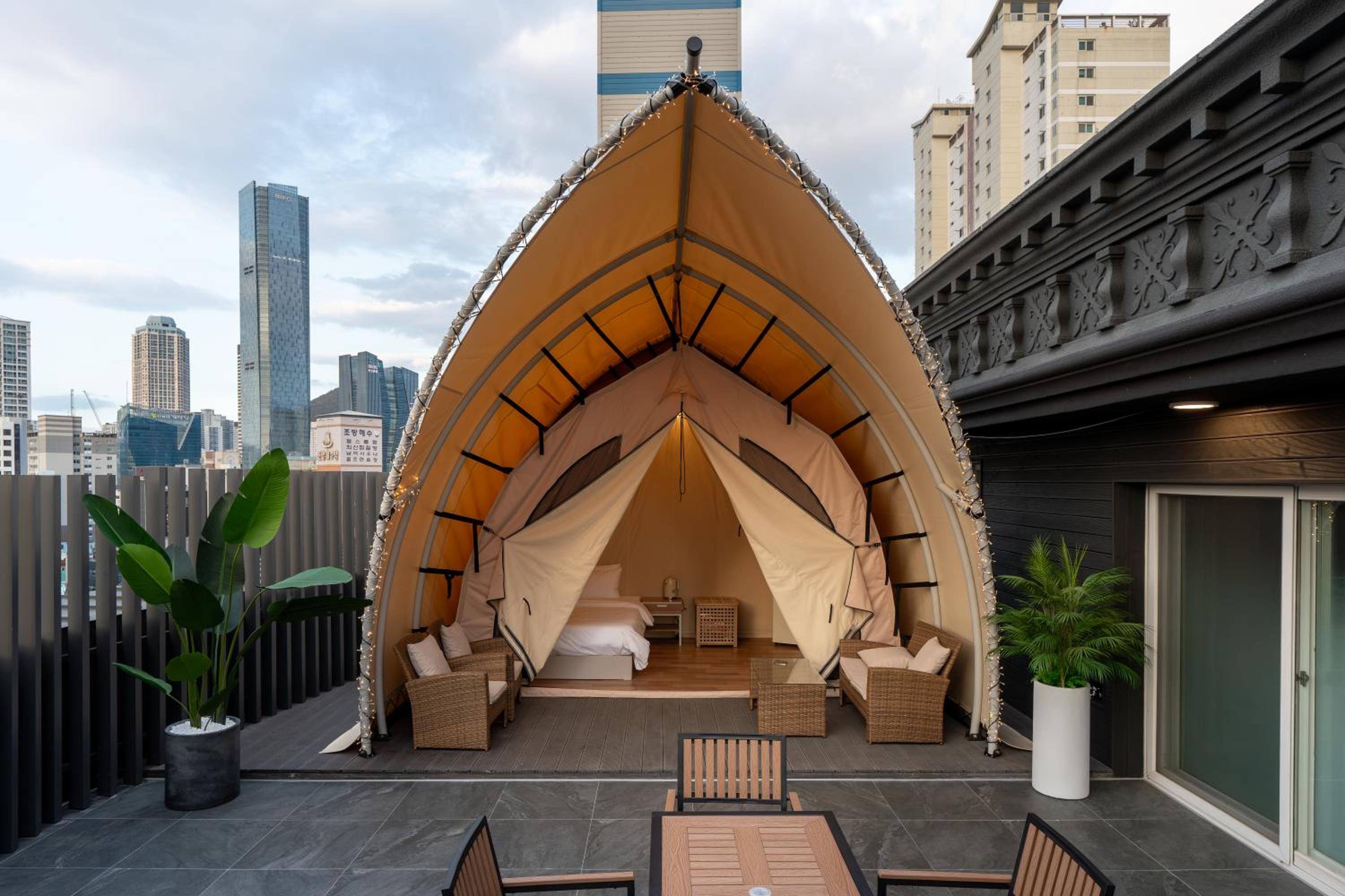 Glamping Party Room - Photo 10