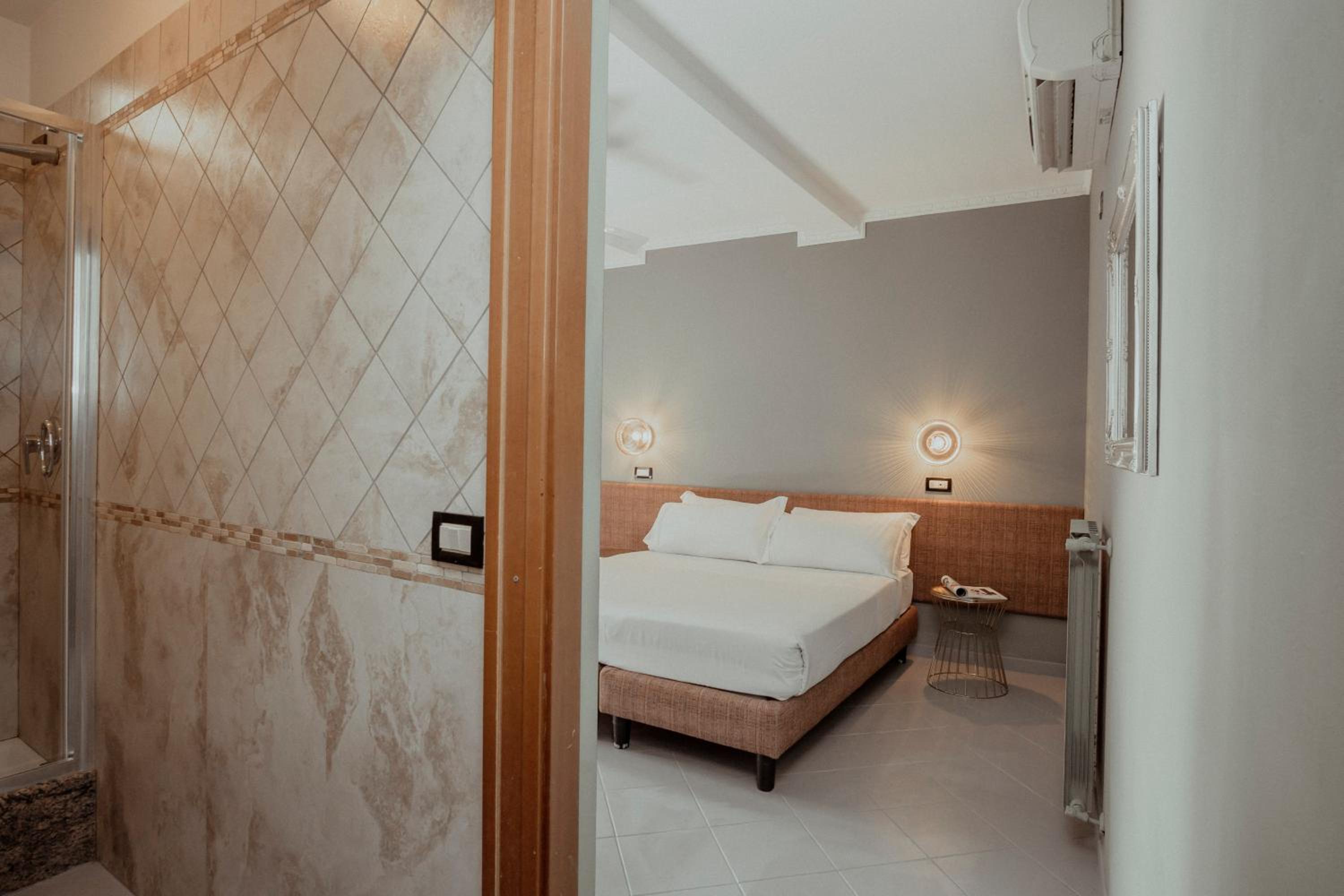 Quadruple Room thumbnail 6