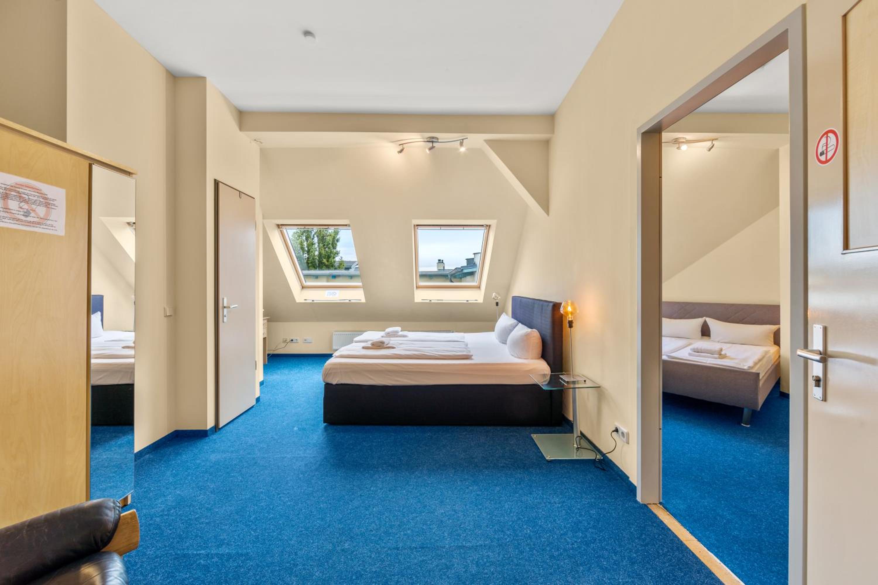 Large Double or Twin Room photo 1