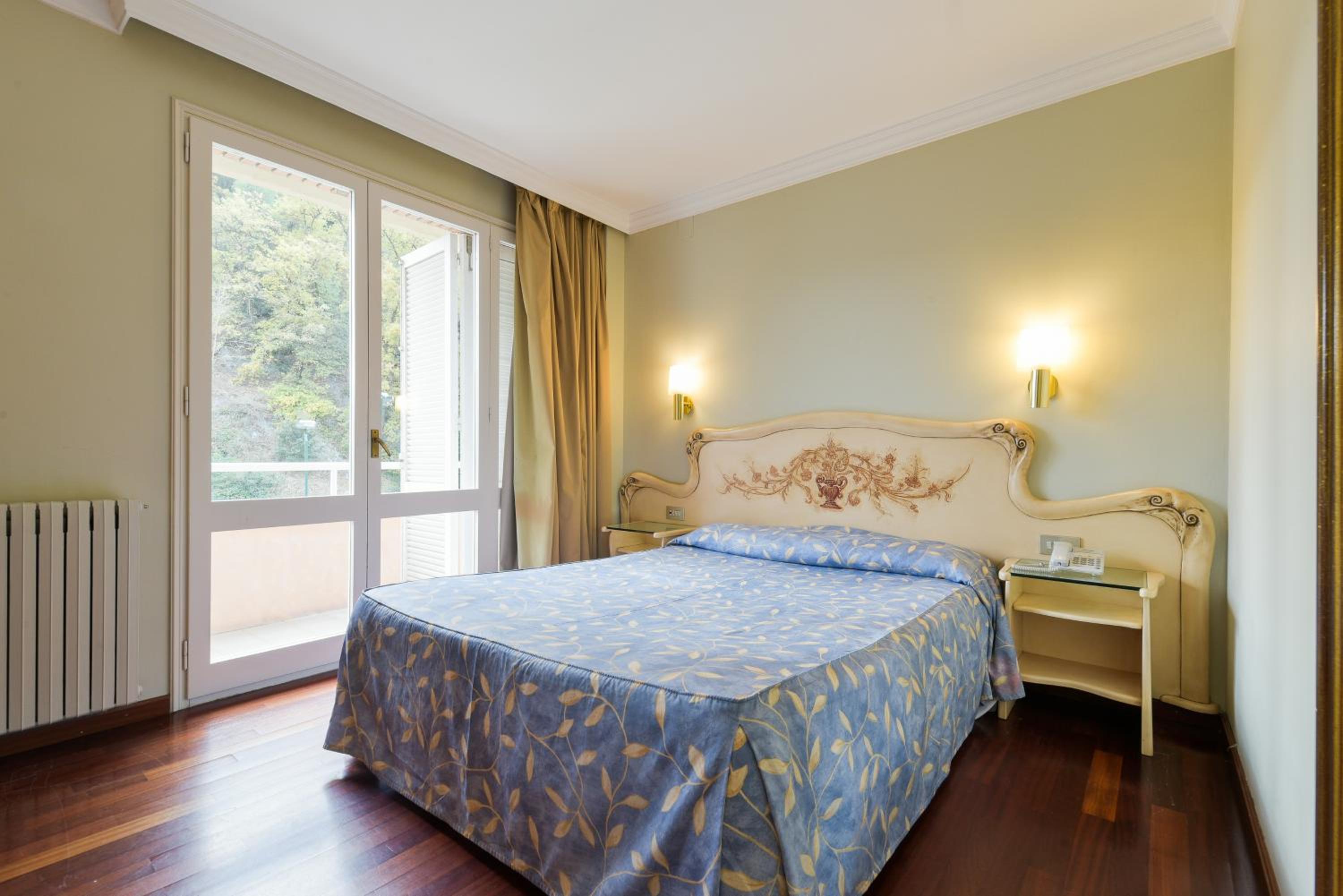 Double or Twin Room - Photo 8