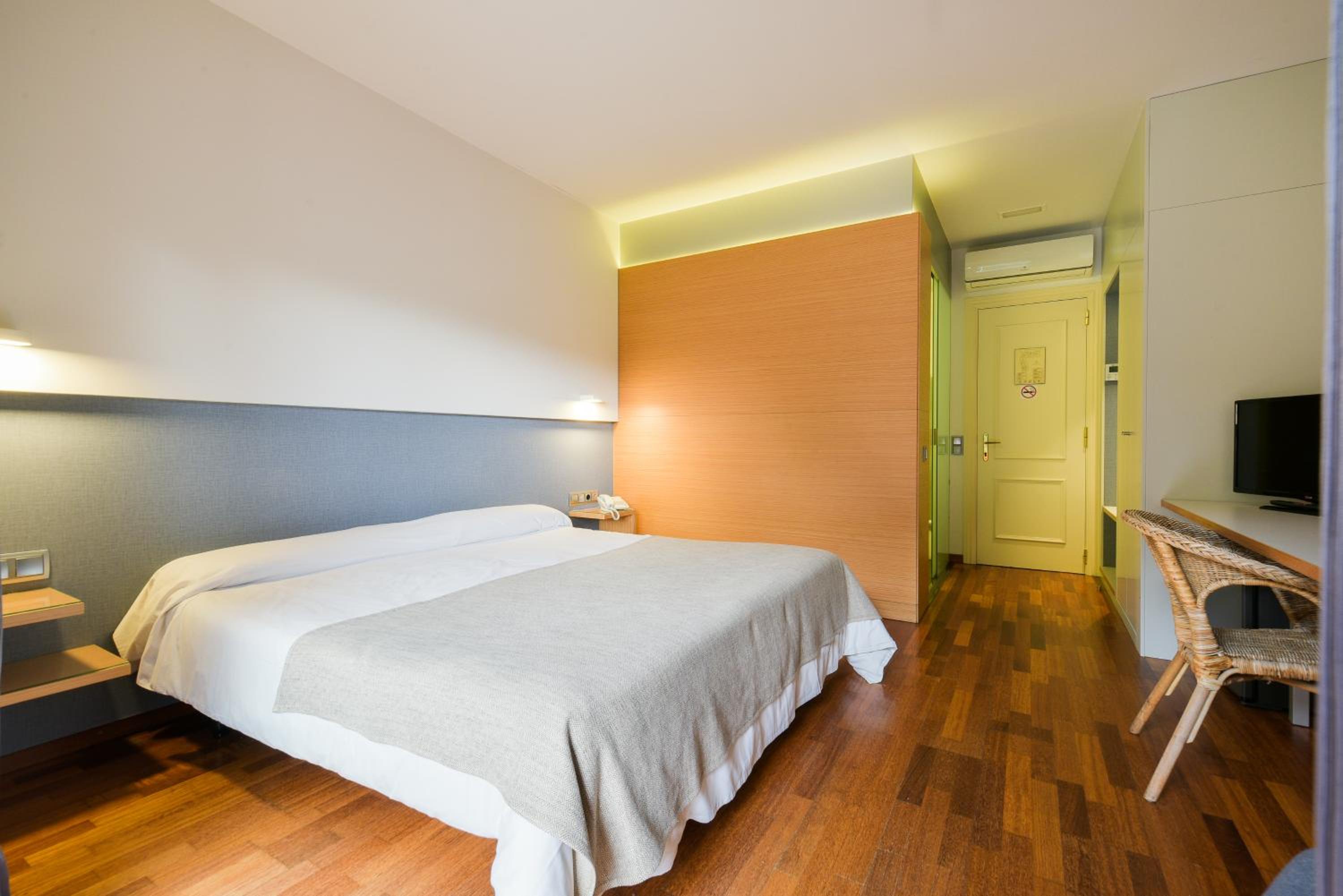 Double or Twin Room - Photo 3