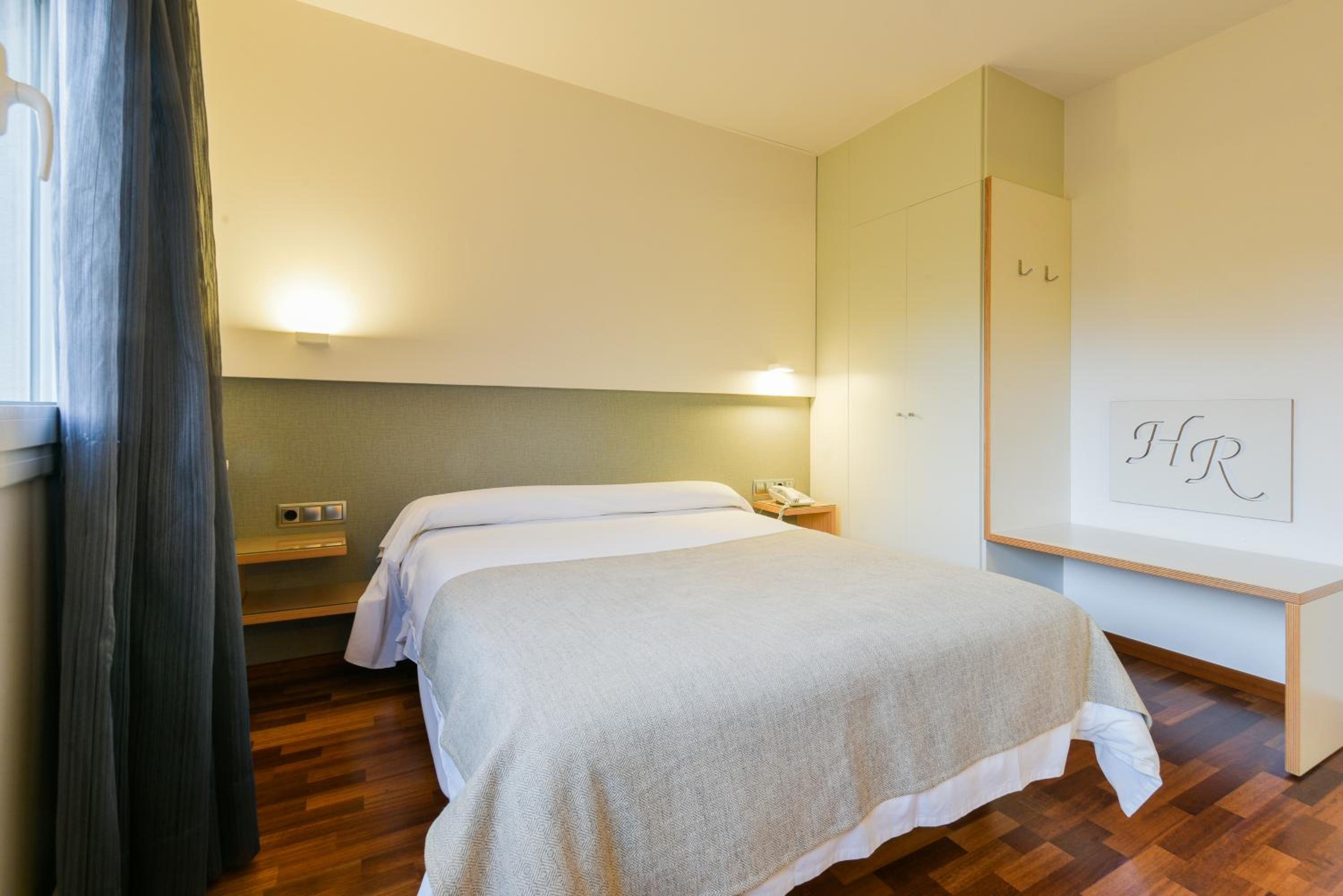 Double or Twin Room - Photo 13