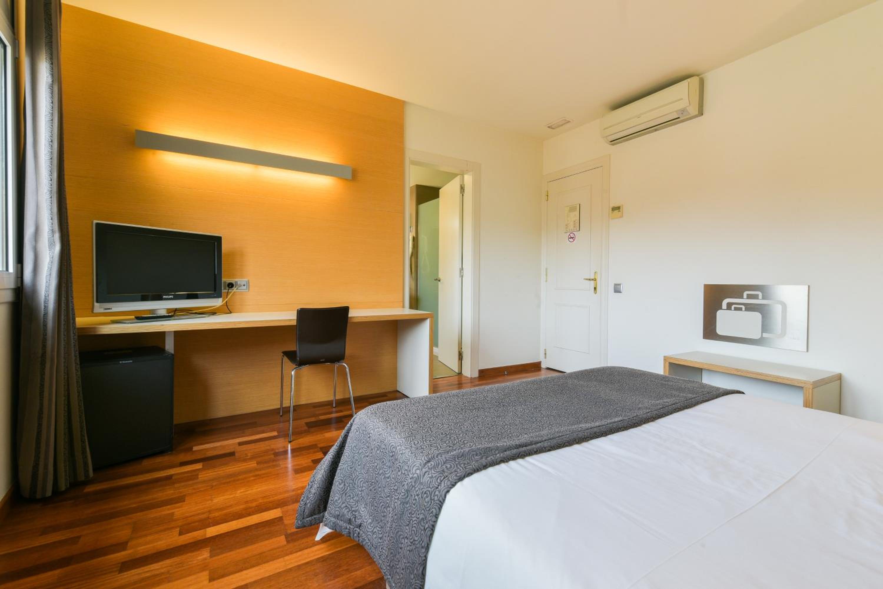 Double or Twin Room - Photo 7