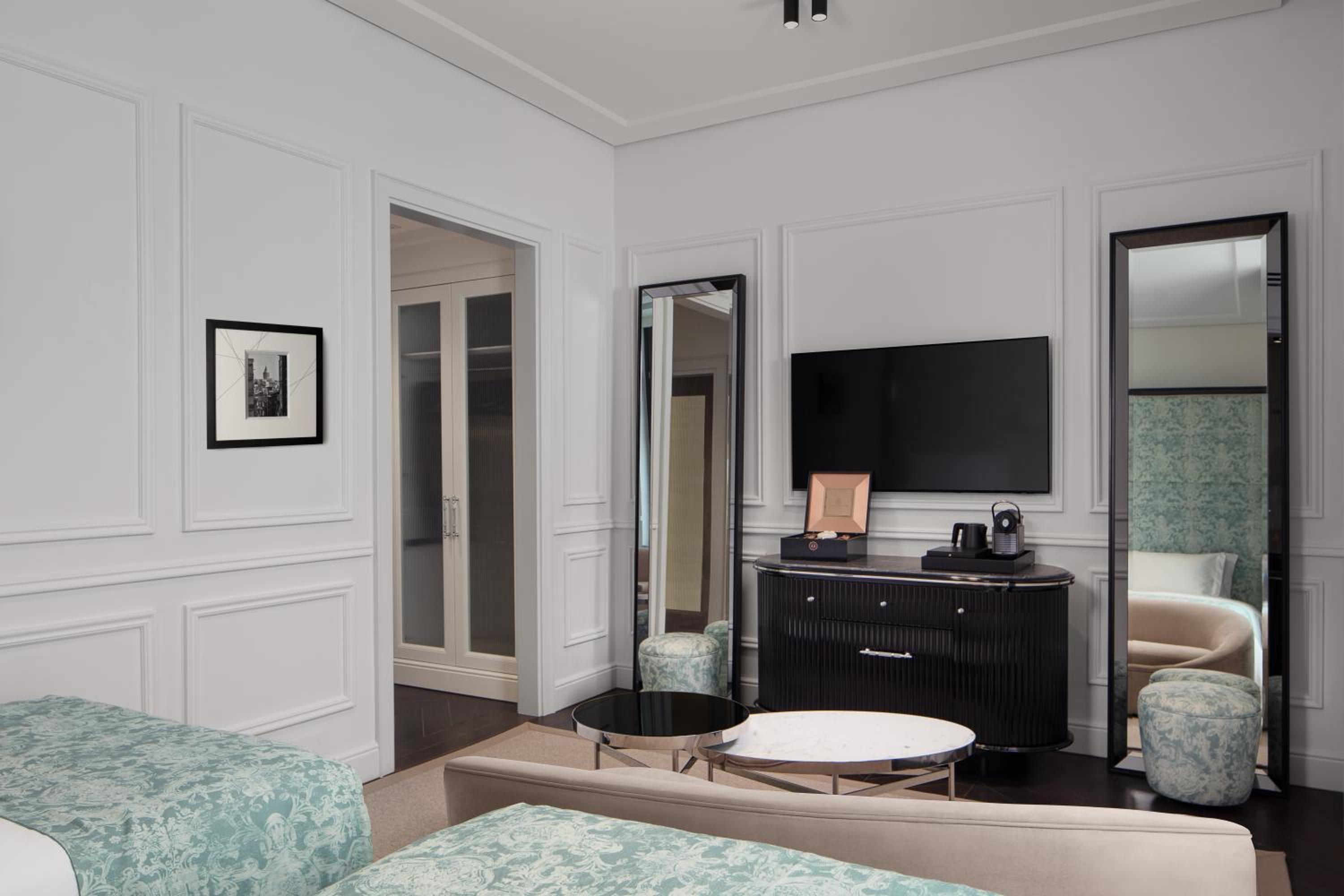 Twin Deluxe Guest Room