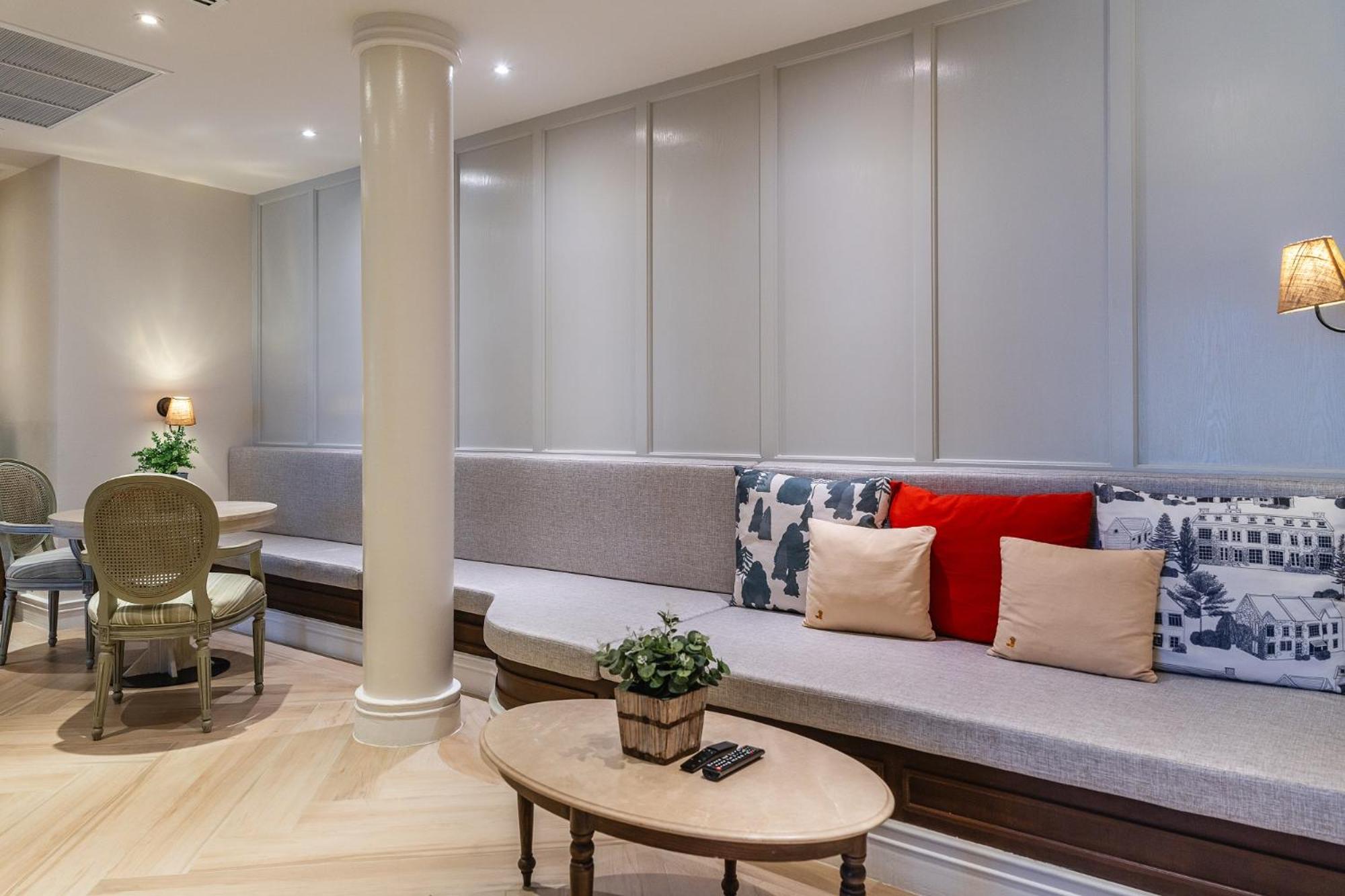 Executive Suite - Photo 1