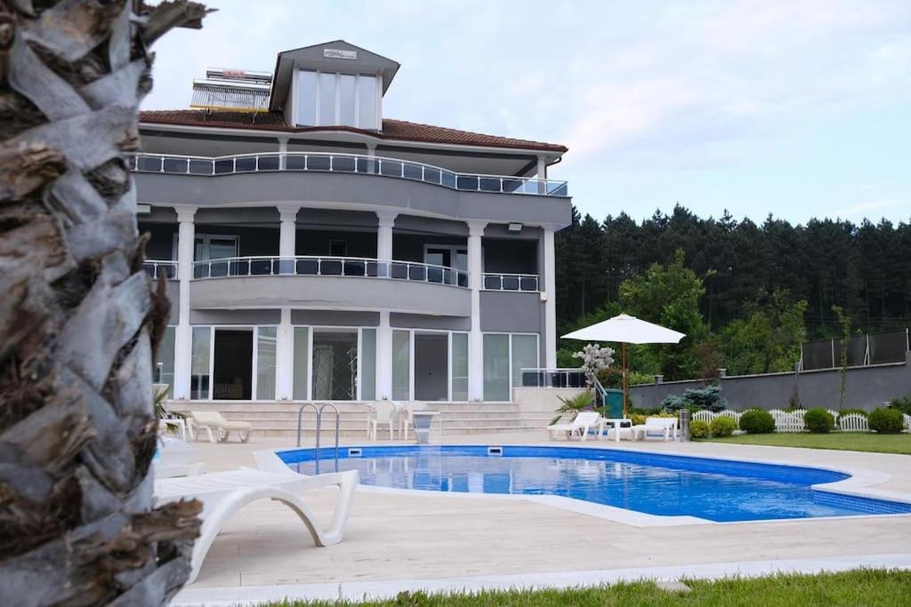 Villa photo 3