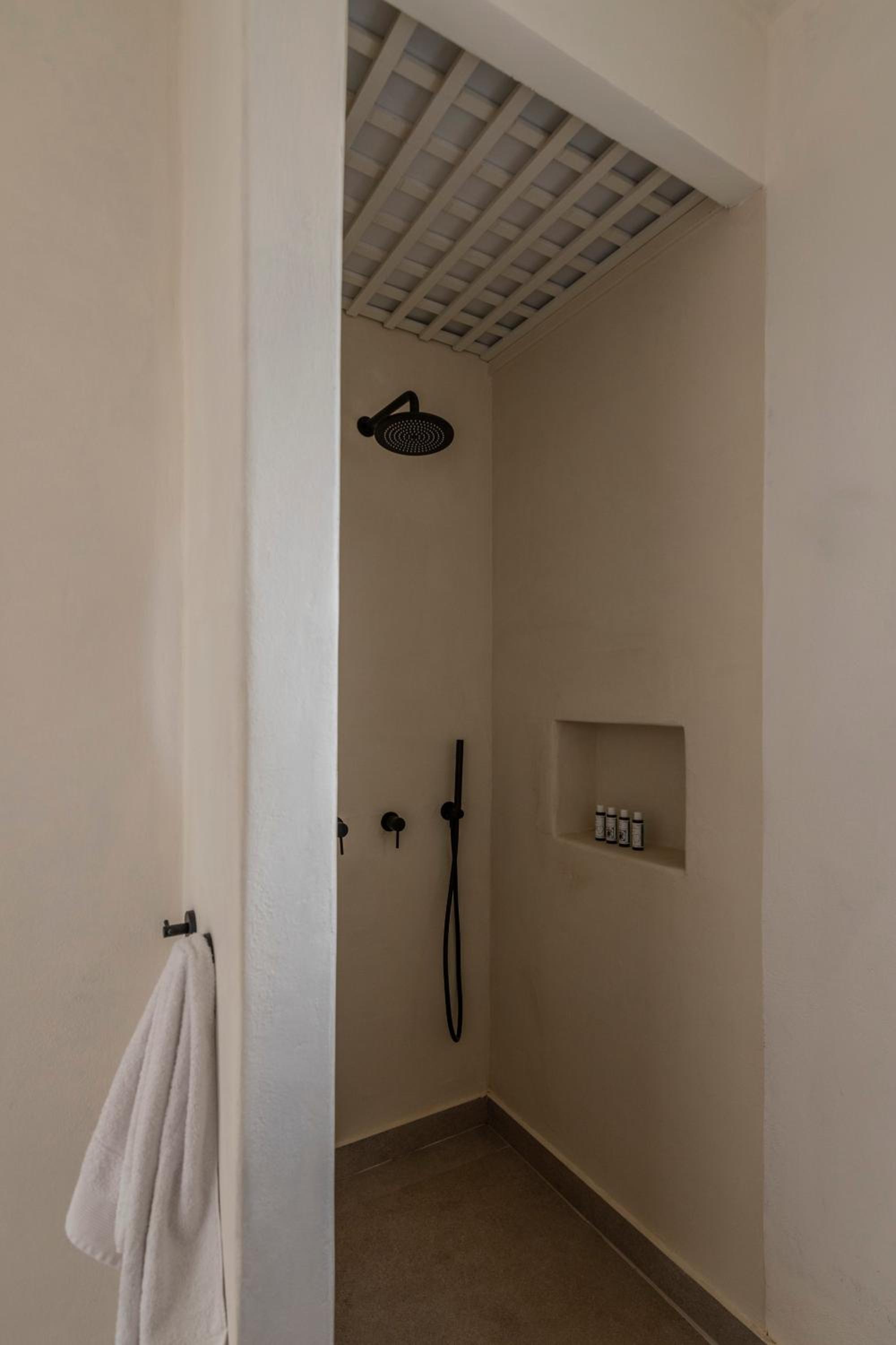 Upbeat Double with Large terrace Sea View (1st floor) - Photo 7
