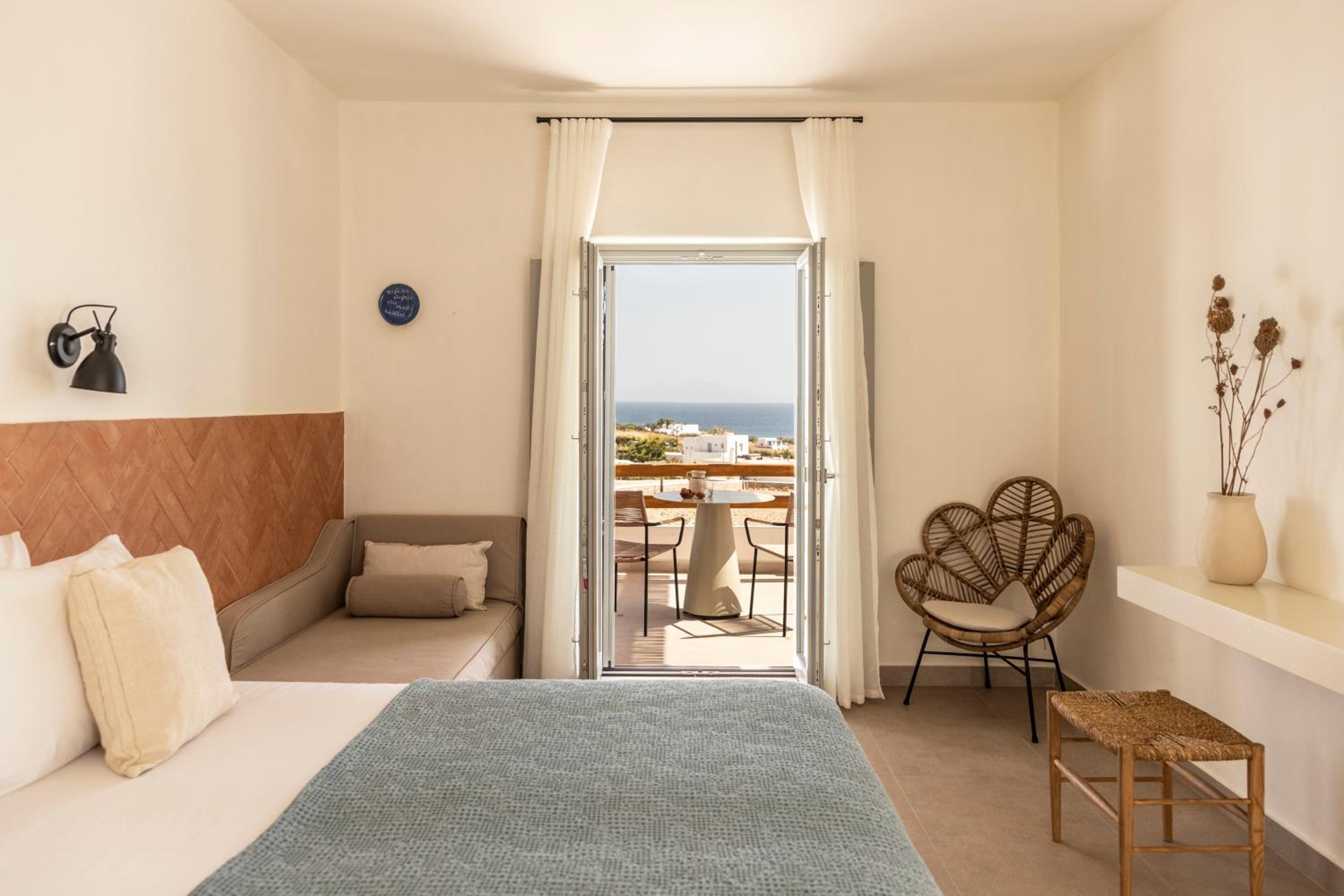 Upbeat Double with Large terrace Sea View (1st floor) - Photo 5