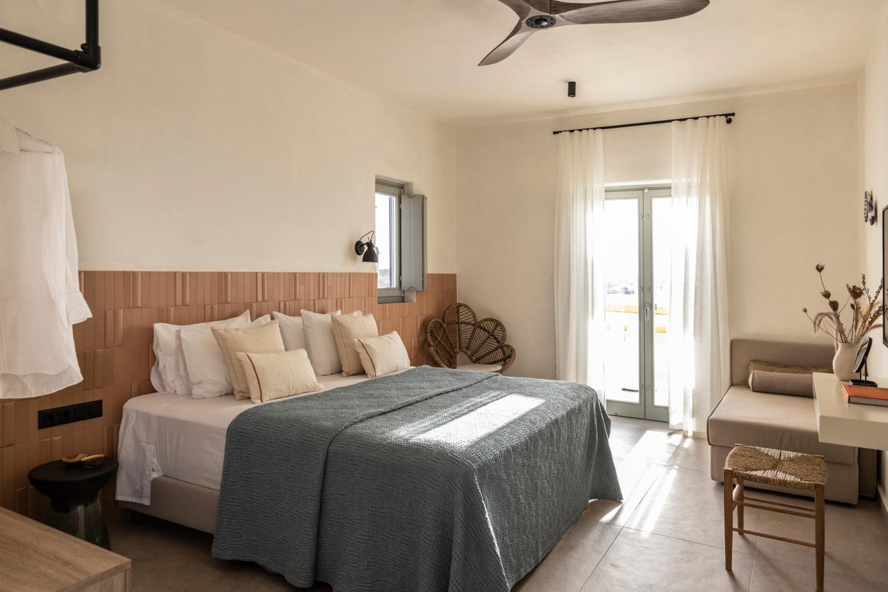 Upbeat Double with Large terrace Sea View (1st floor) - Photo 1