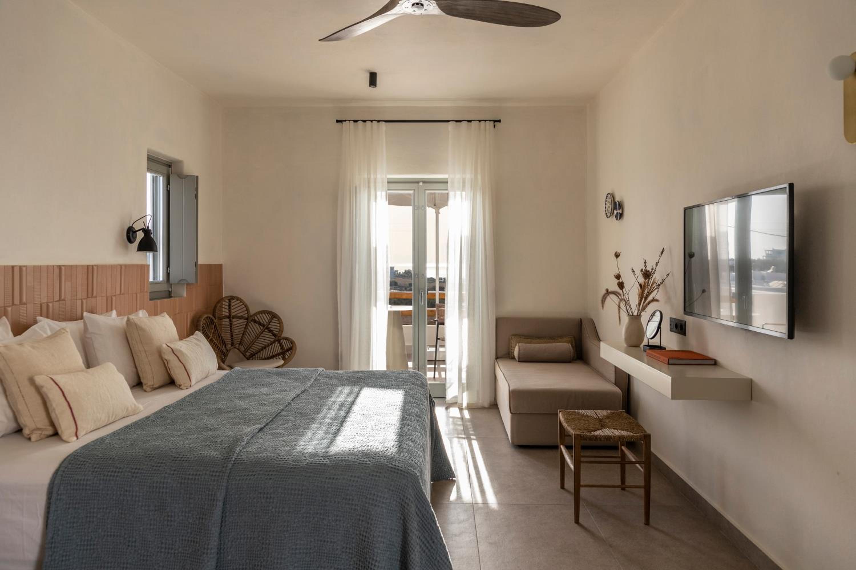 Upbeat Double with Large terrace Sea View (1st floor) - Photo 3