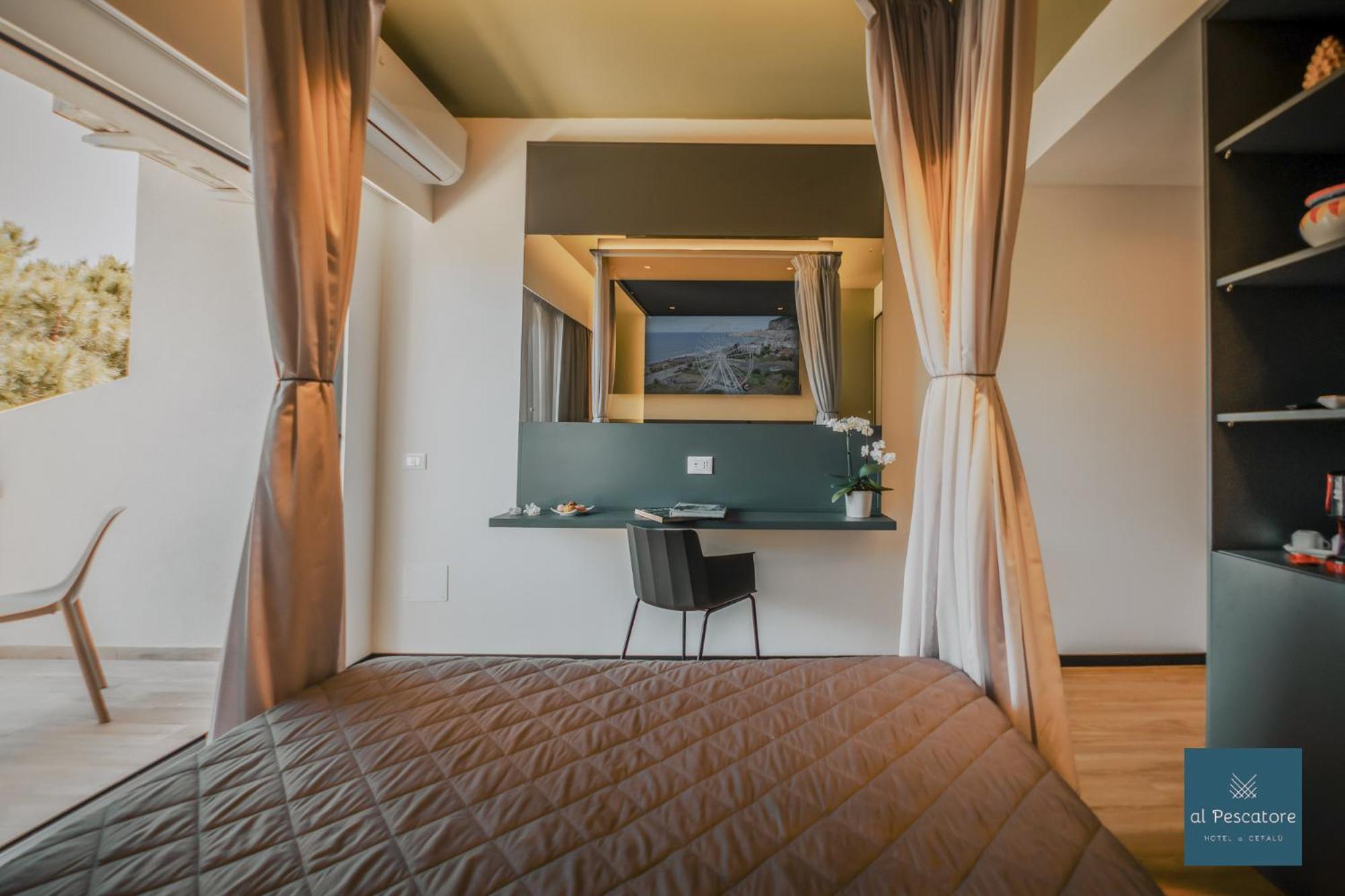 Superior Double Room with Terrace and Sea View photo 3