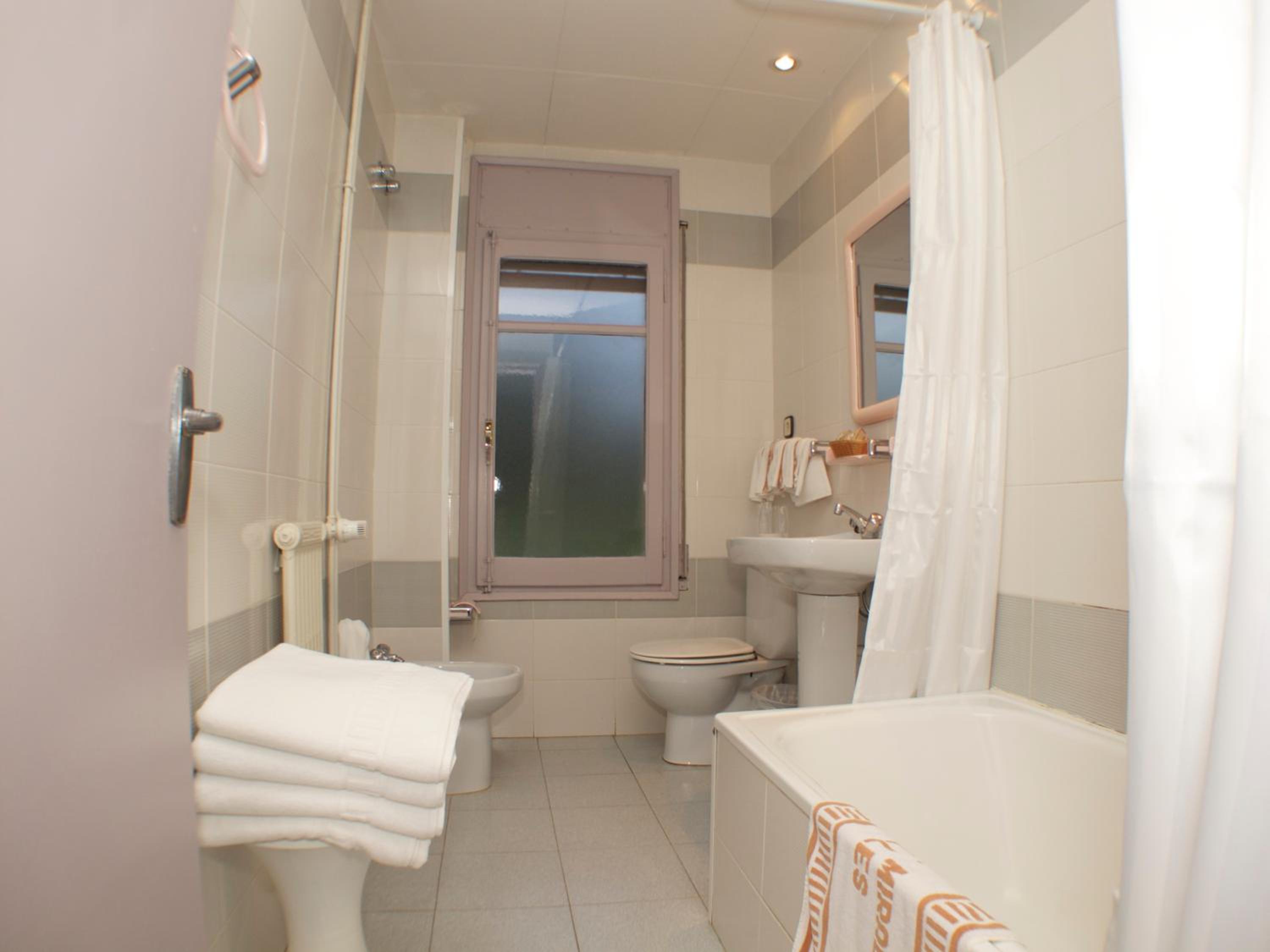 Economy Double Room photo 3