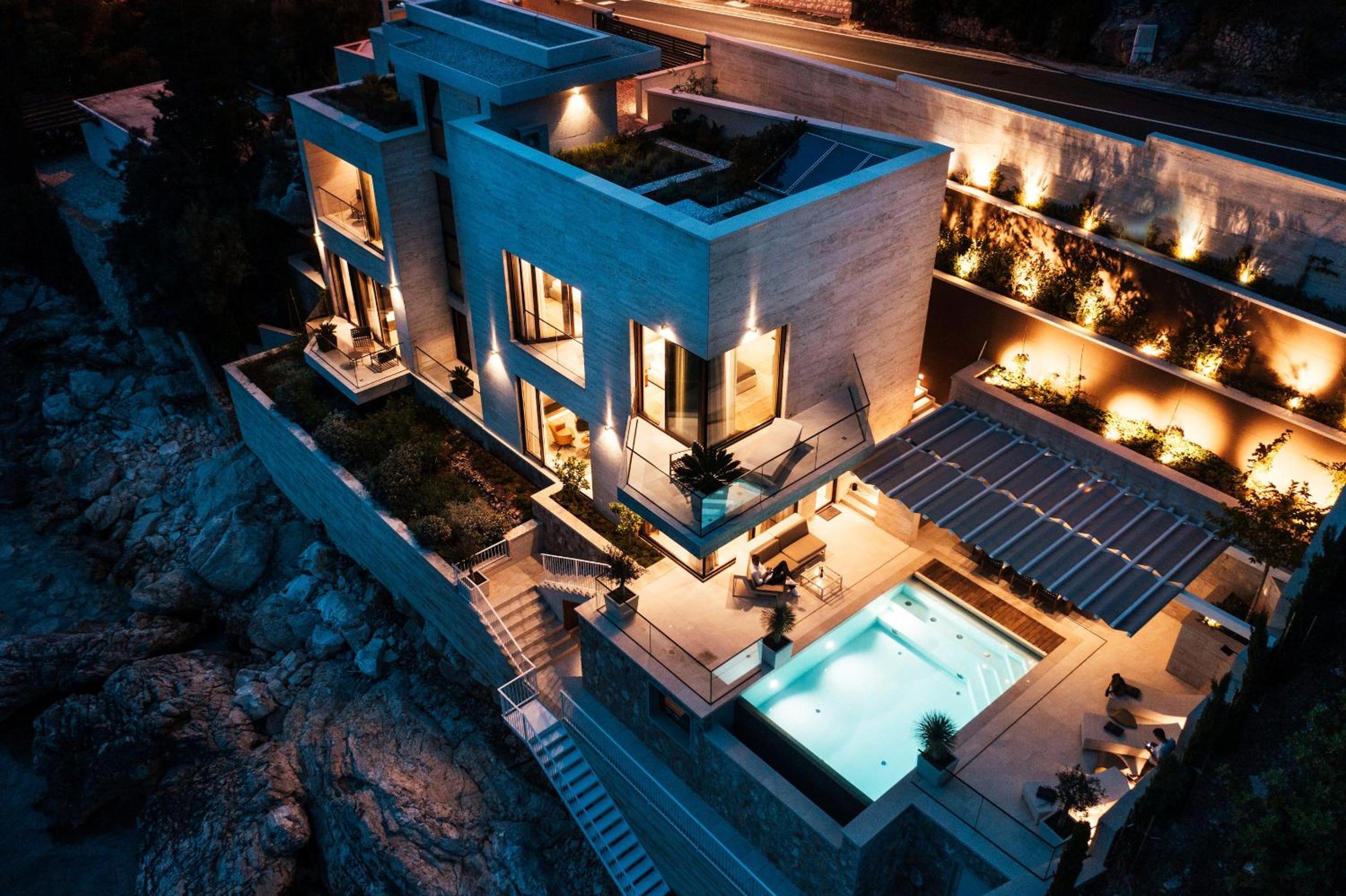 Five-Bedroom Villa photo 3