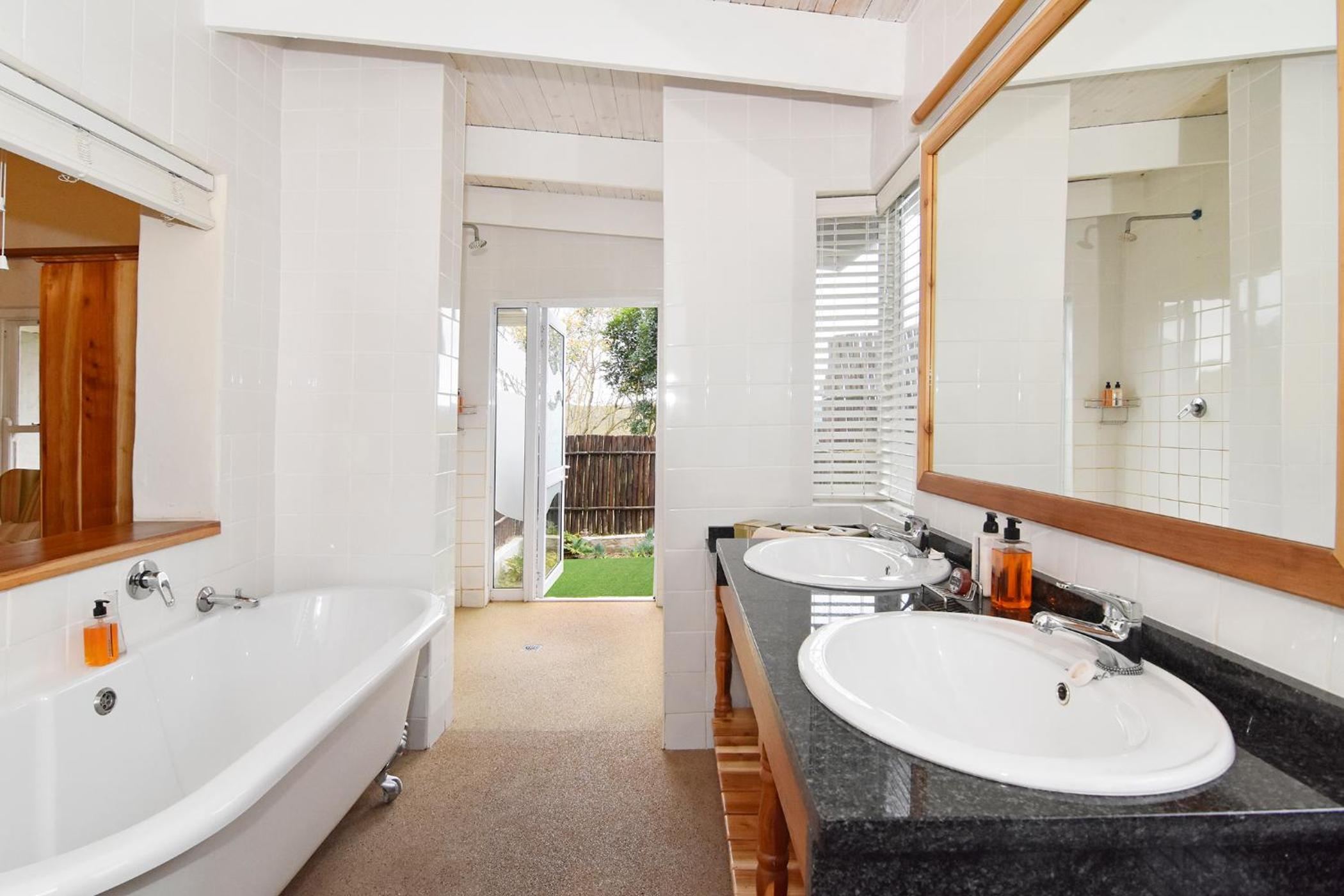 Double or Twin Room - Photo 10