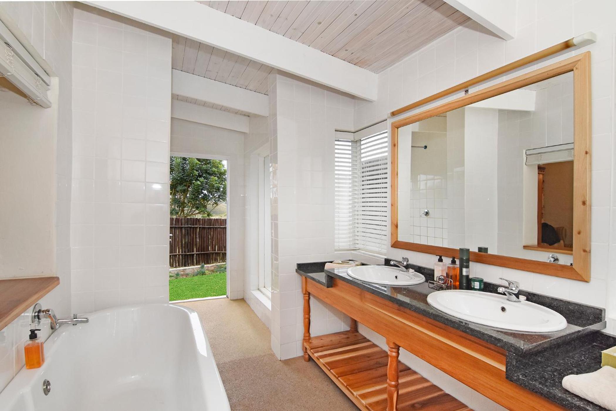 Double or Twin Room - Photo 9