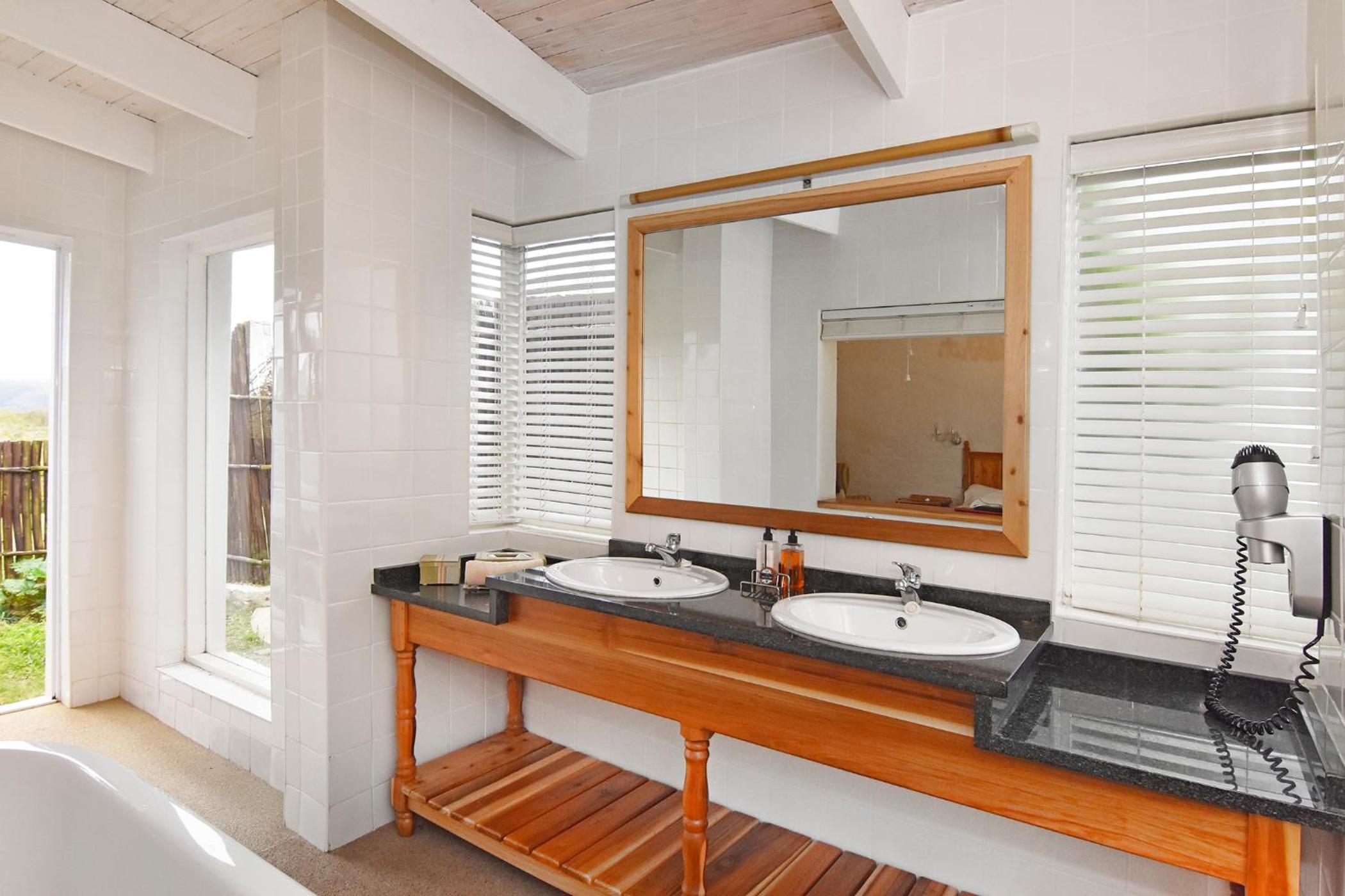 Double or Twin Room - Photo 8