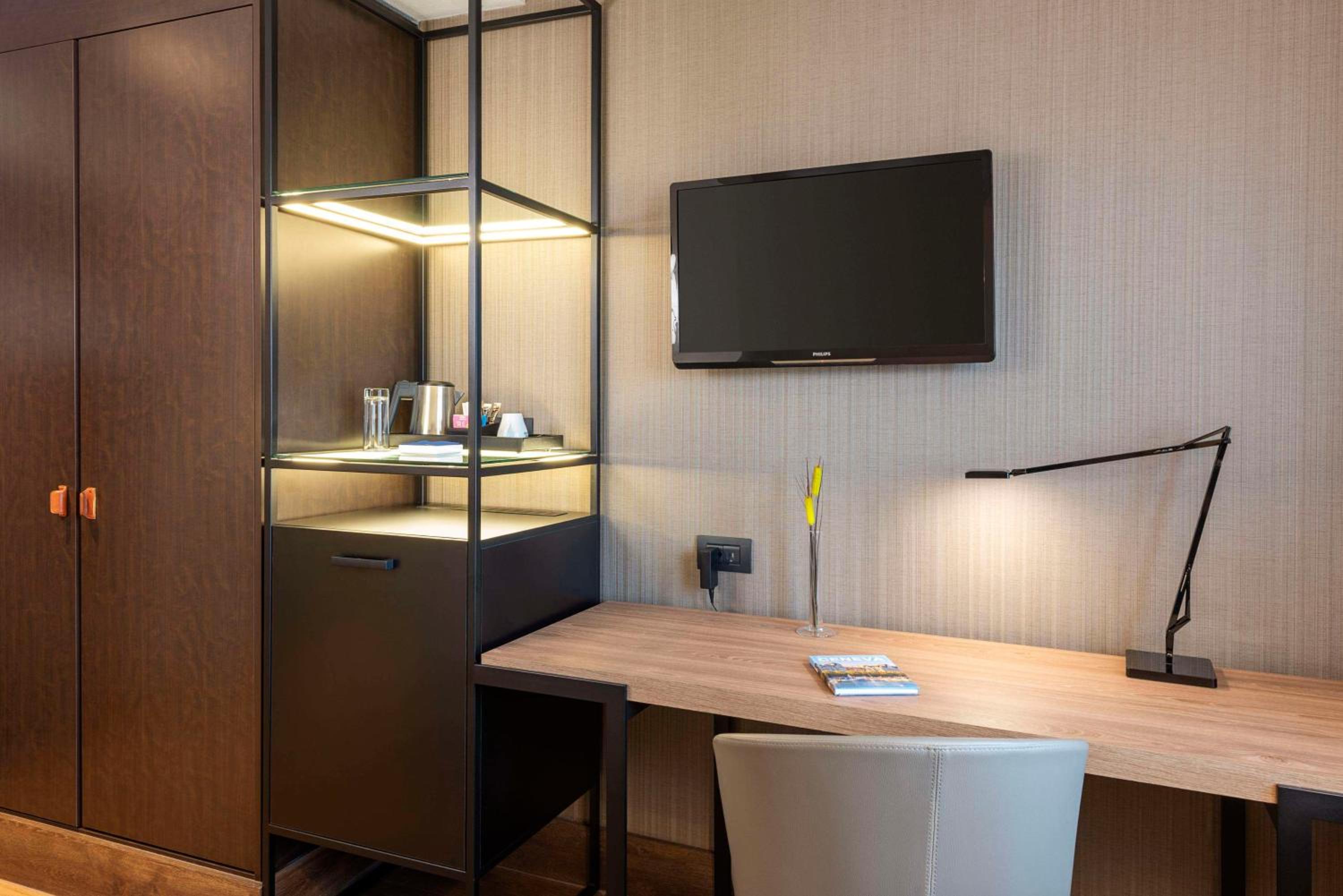 Standard Twin Room - Photo 8