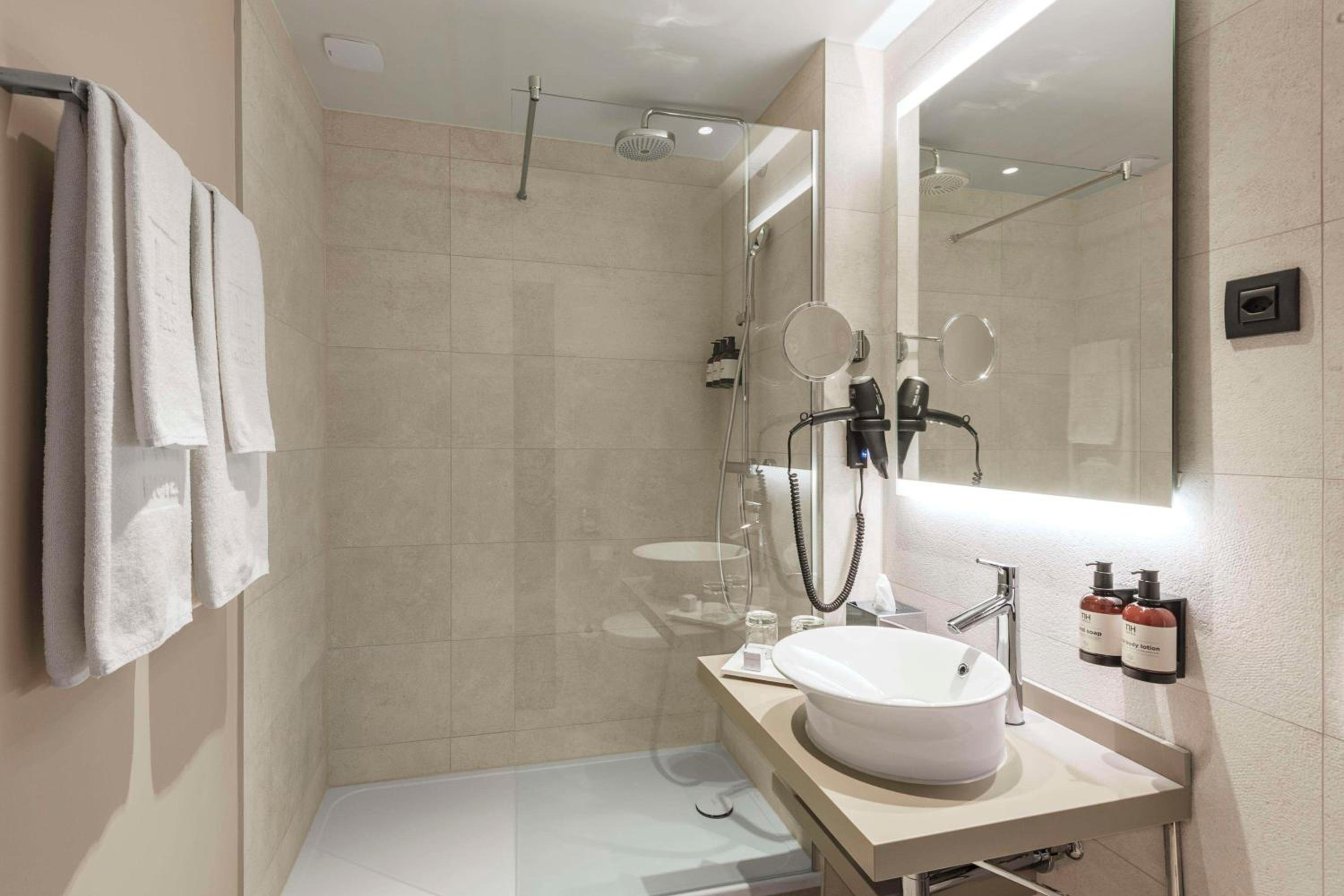 Superior Double or Twin Room - Photo 7
