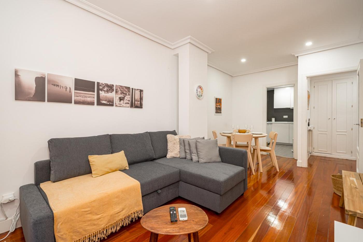 One-Bedroom Apartment photo 3