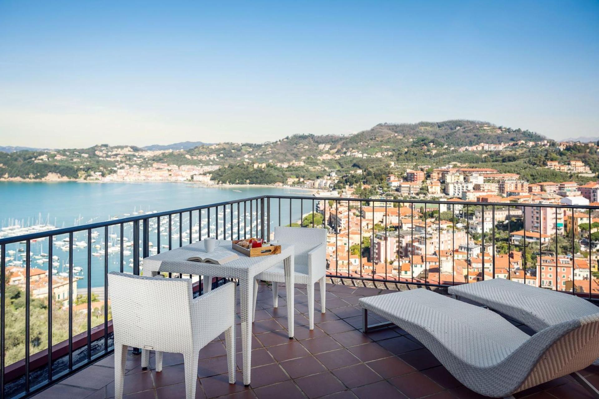 Deluxe Triple Room with Sea View photo 2