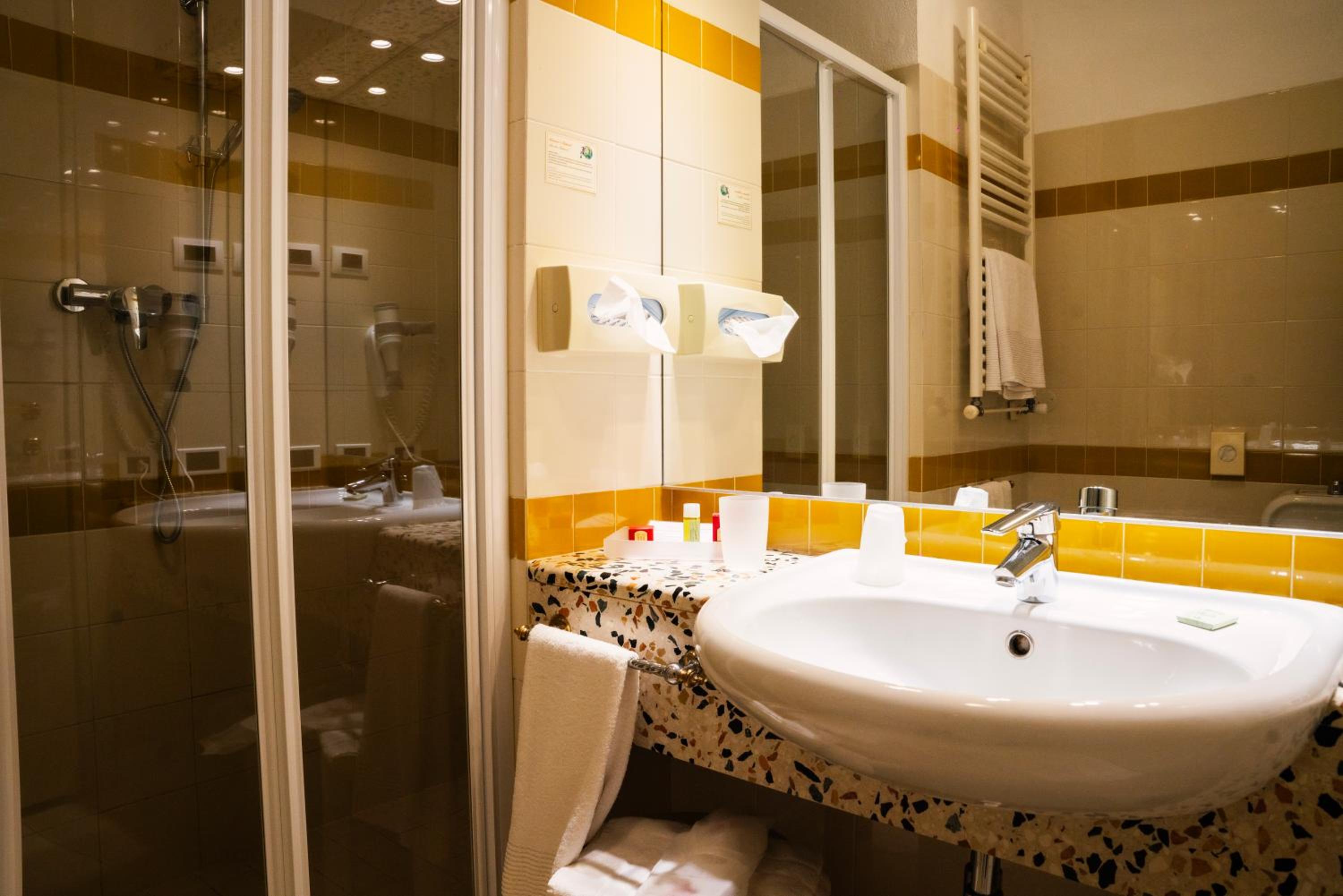 Standard Room - Photo 7