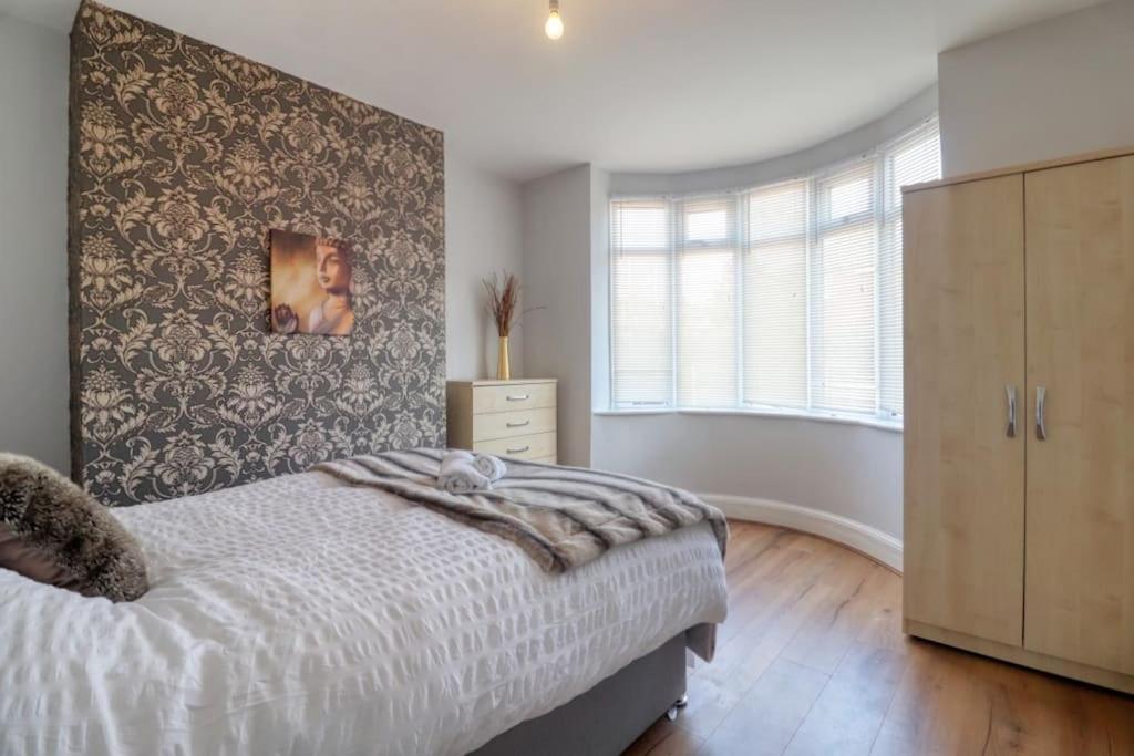 Four-Bedroom House photo 2