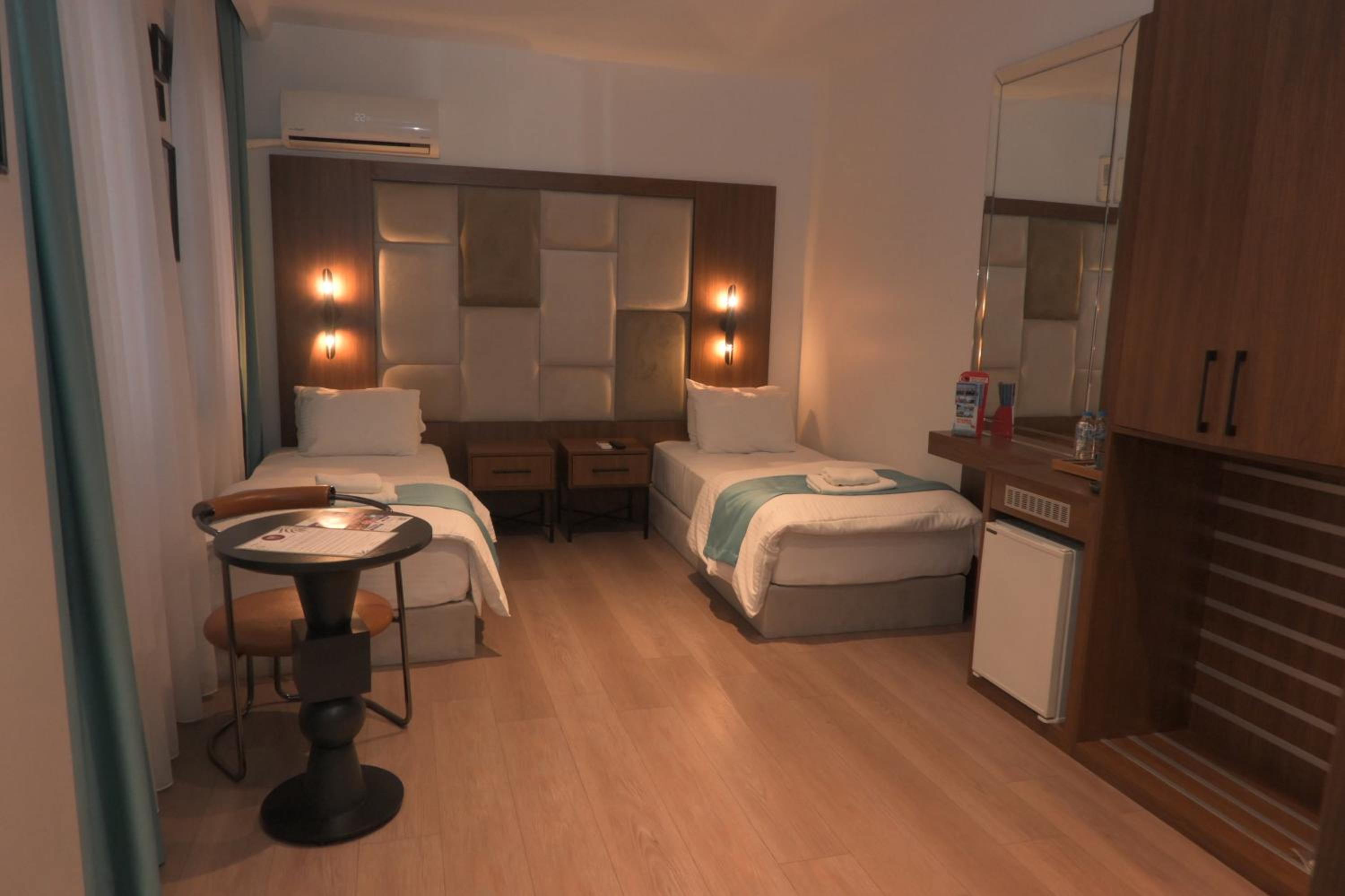 Standard Twin Room photo 3
