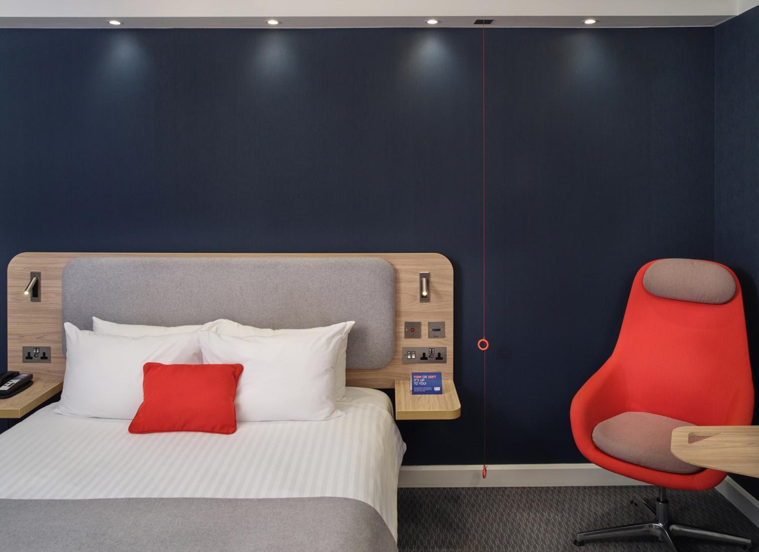 Standard Double Room with Free Hot Breakfast - Accessible photo 2
