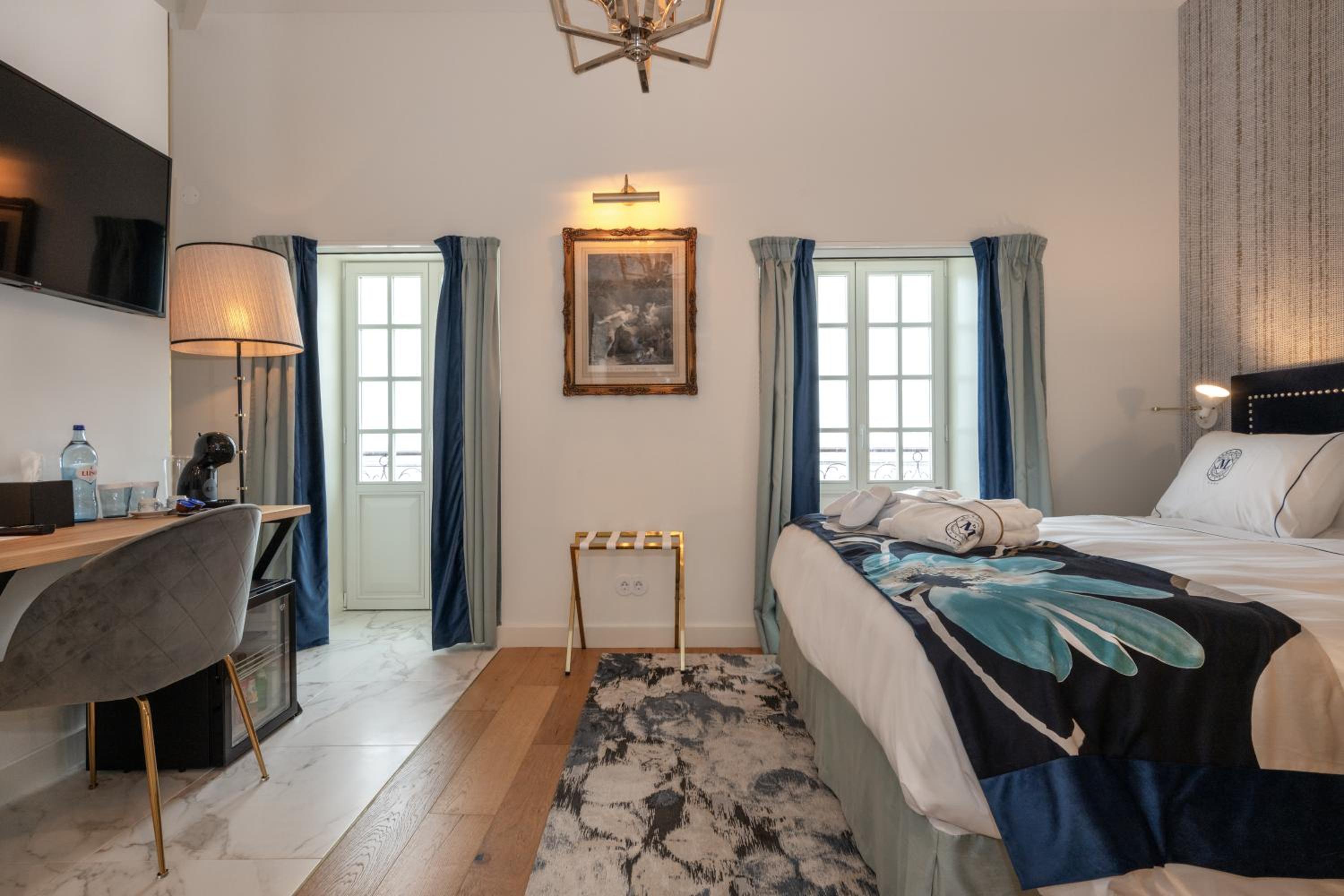 Deluxe Suite with Sea View - Photo 4