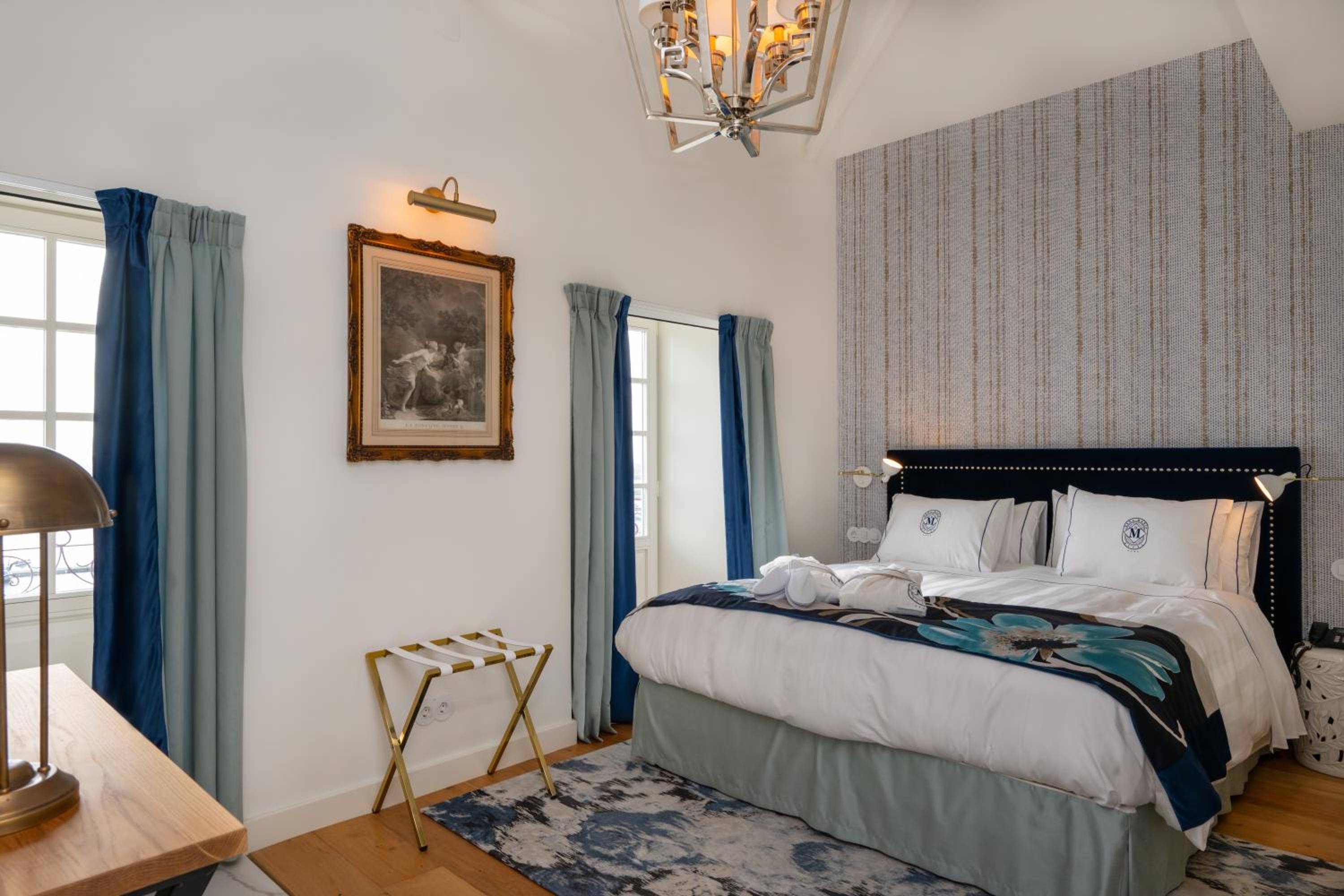 Deluxe Suite with Sea View - Photo 1