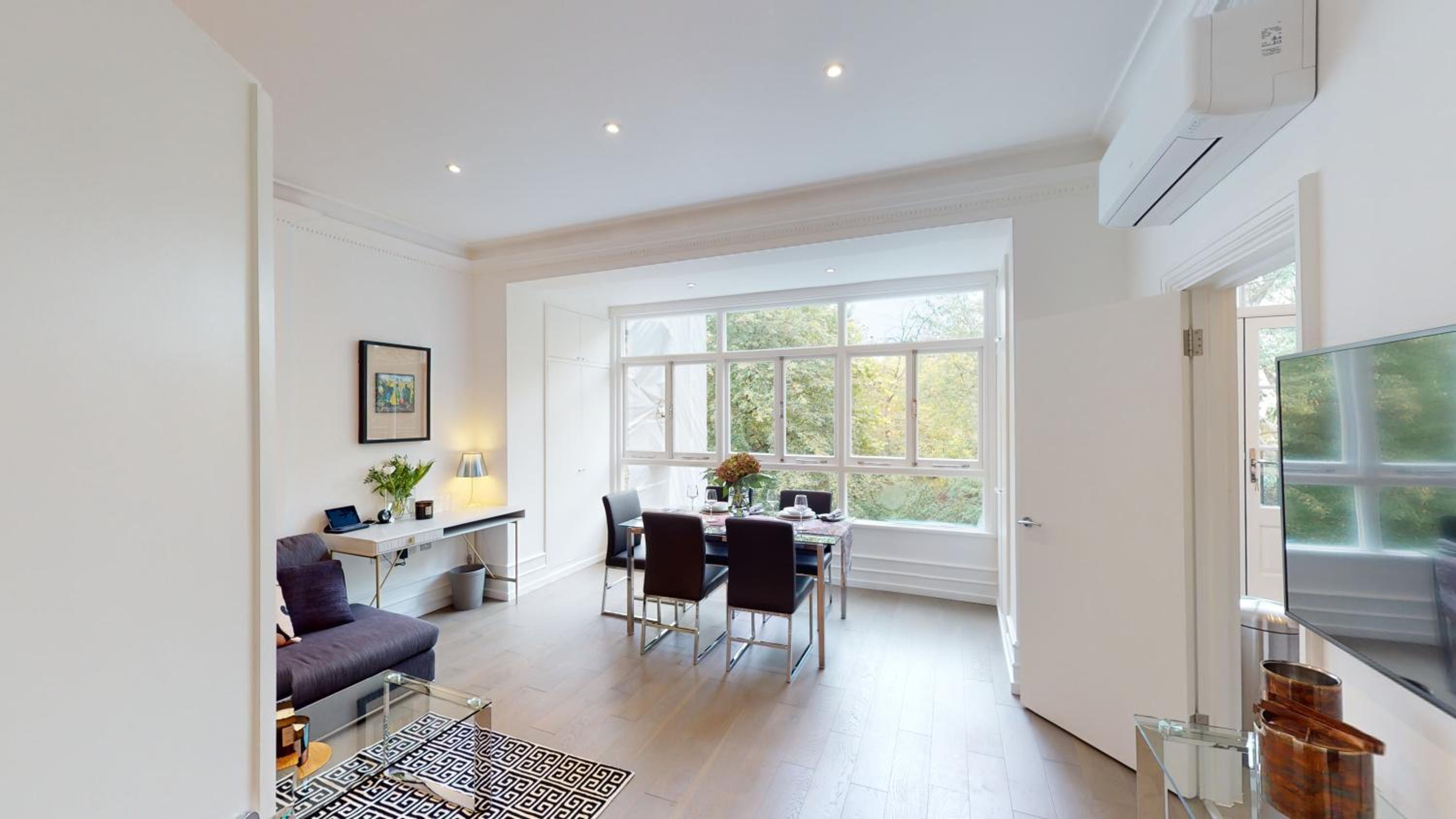 Deluxe One-Bedroom Apartment with Garden View