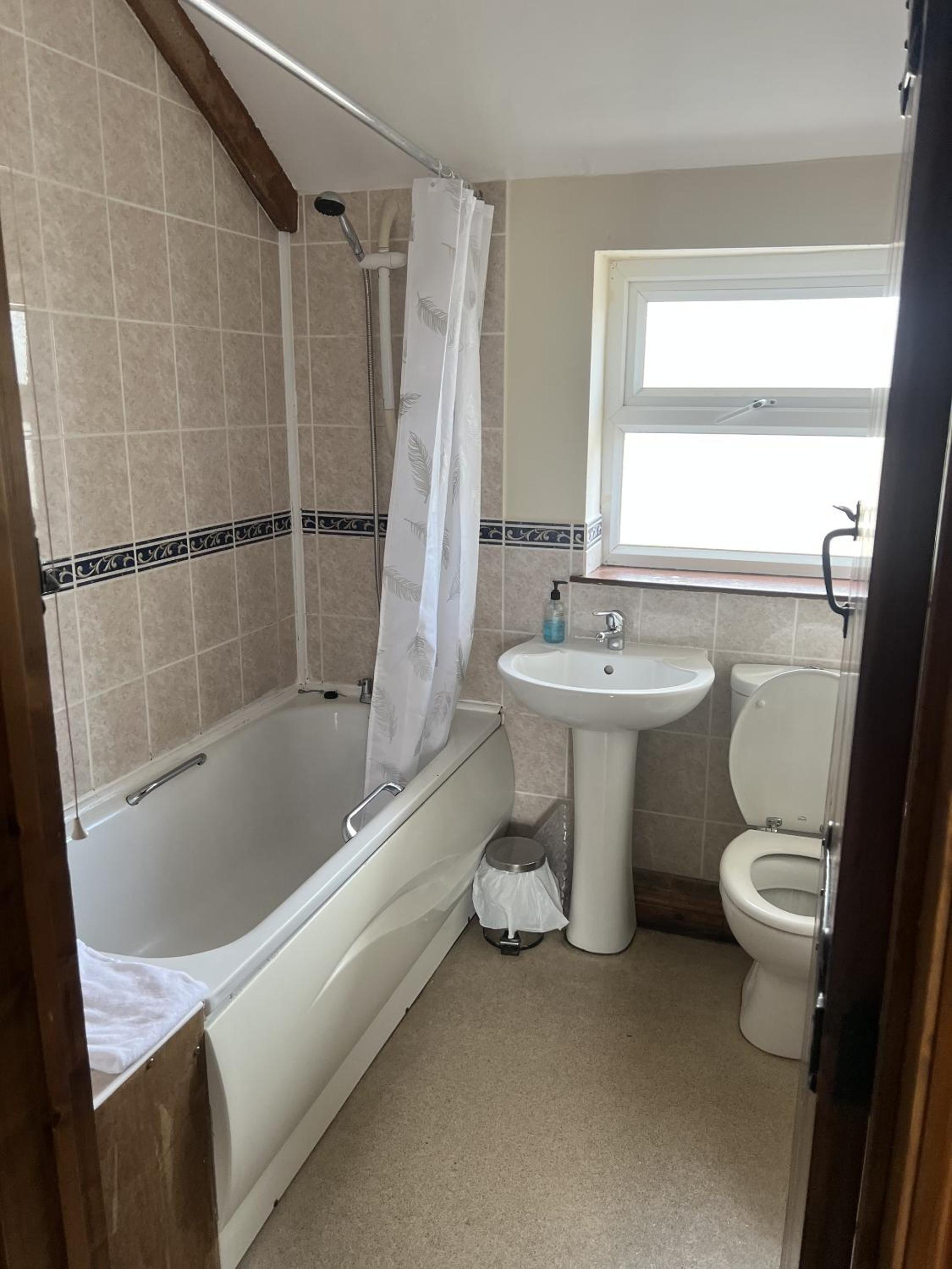 Standard Double Room - Photo 3