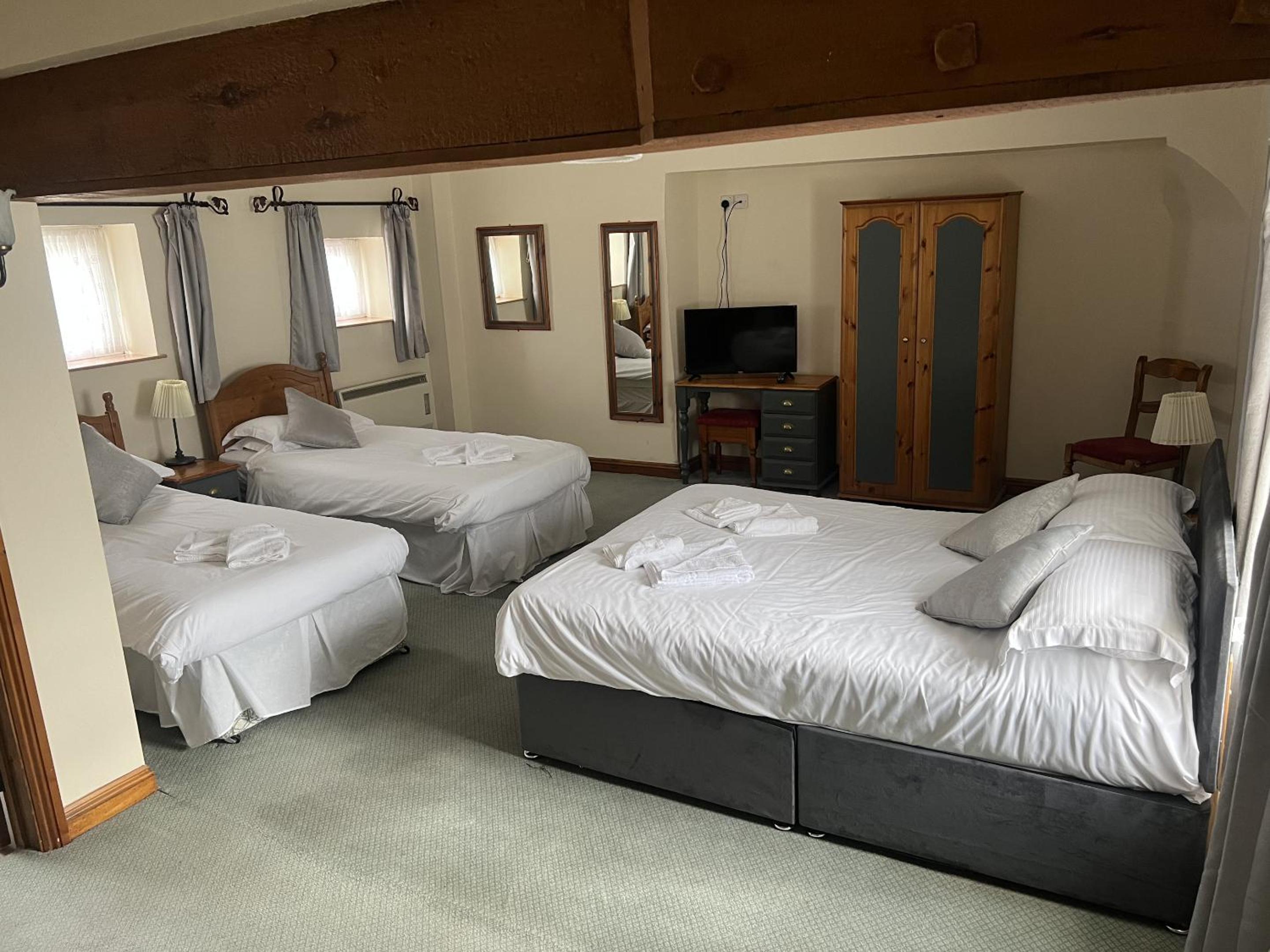 Family Room with Garden View - Photo 3